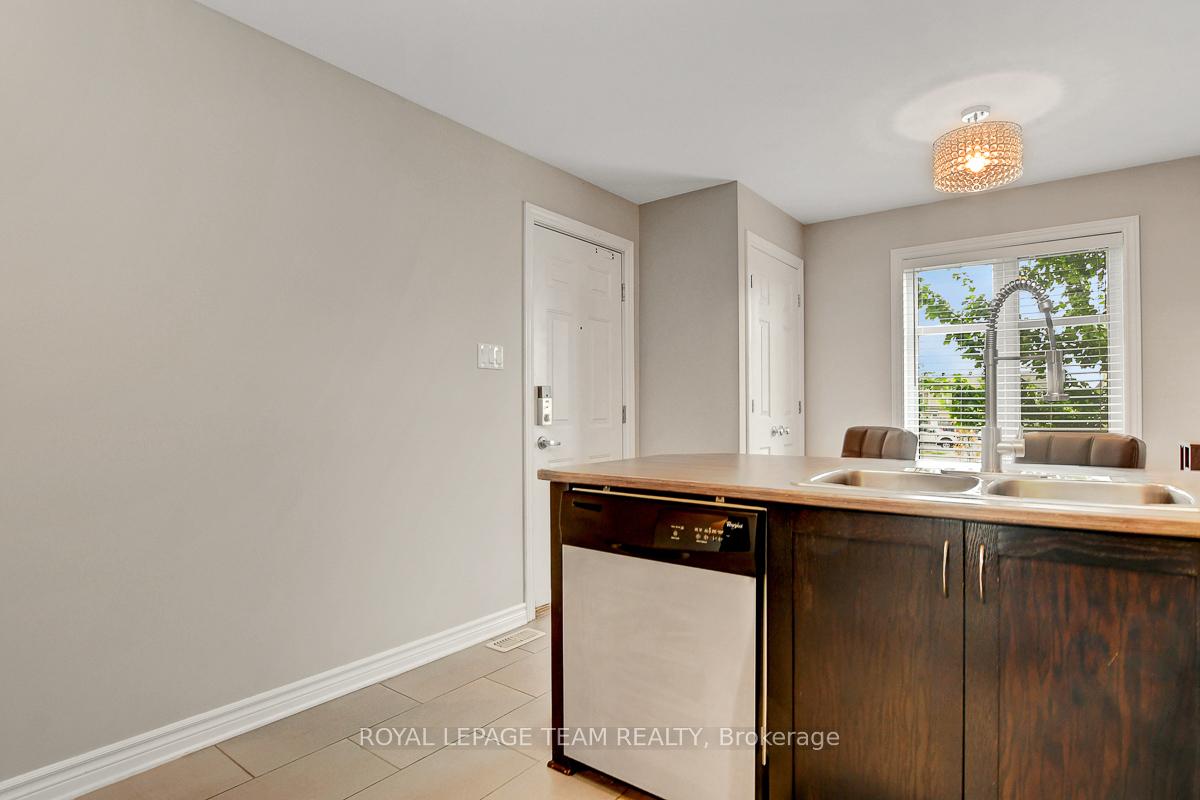 Photo 11 of Unit B, 629 Chapman Mills Drive, Ottawa, Barrhaven - Strandherd — HOMEH