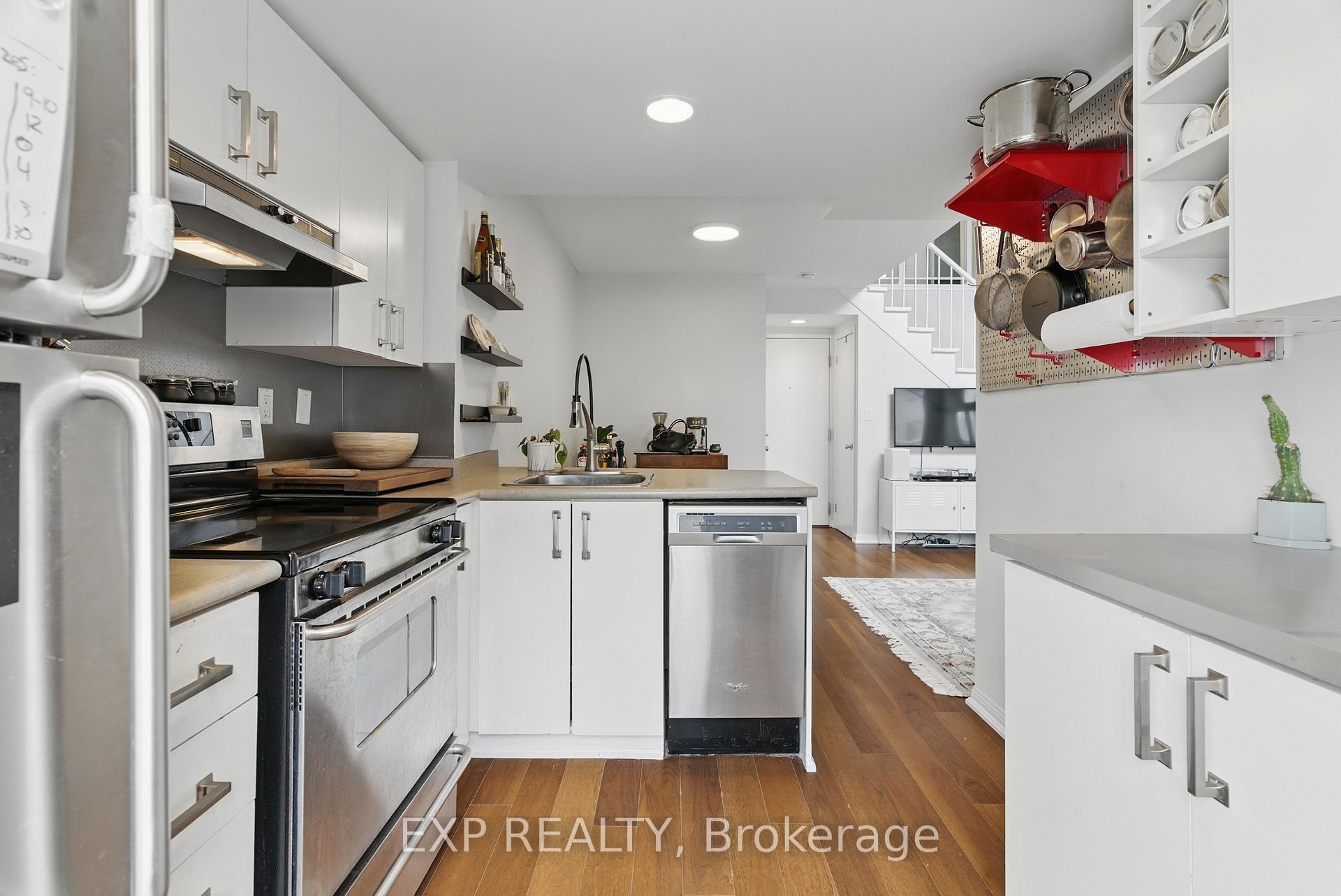 Photo 4 of Unit 449, 139 Merton Street, Toronto, Mount Pleasant West — HOMEH