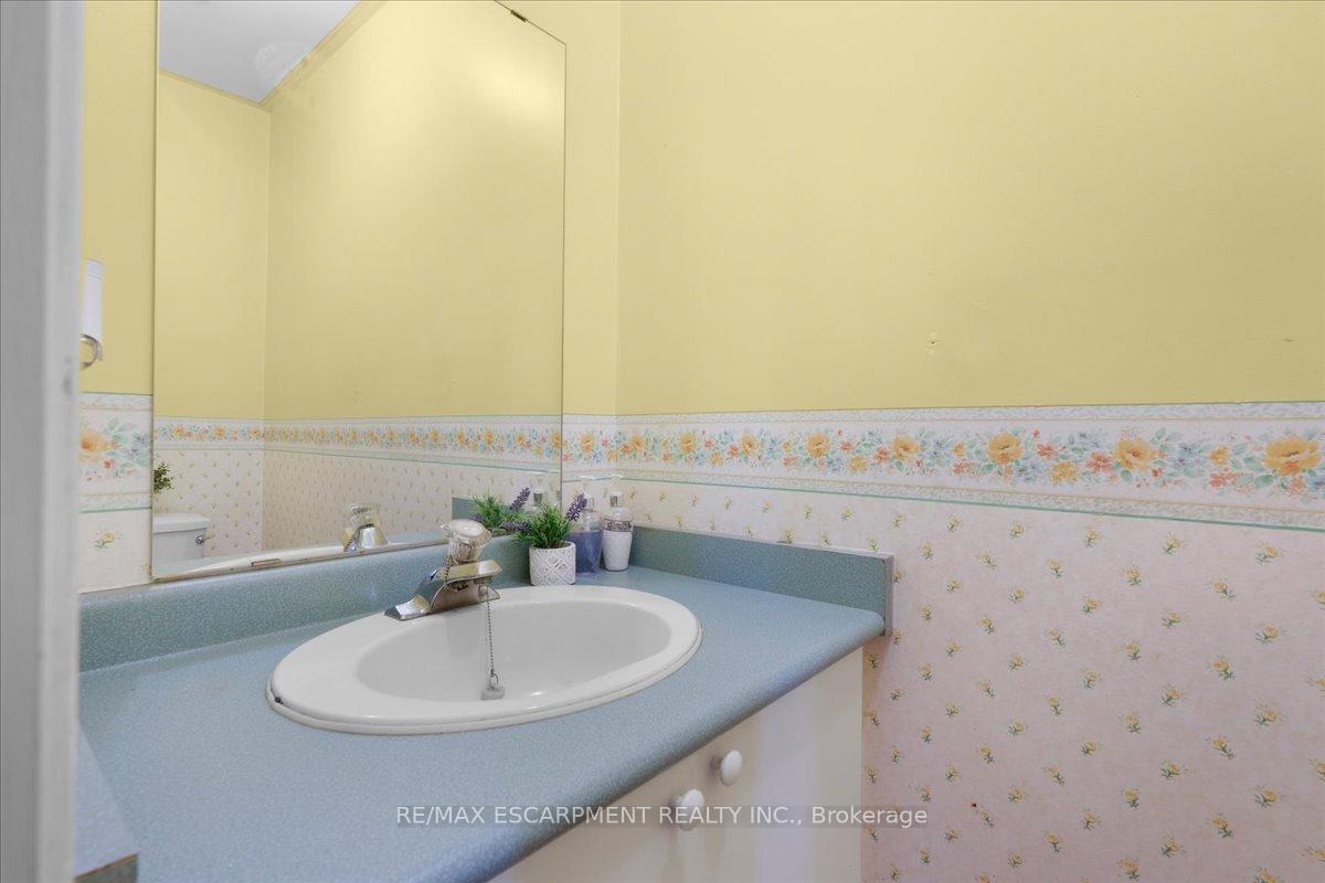 Photo 5 of Unit 58, 11 Pirie Drive, Hamilton, Dundas — HOMEH