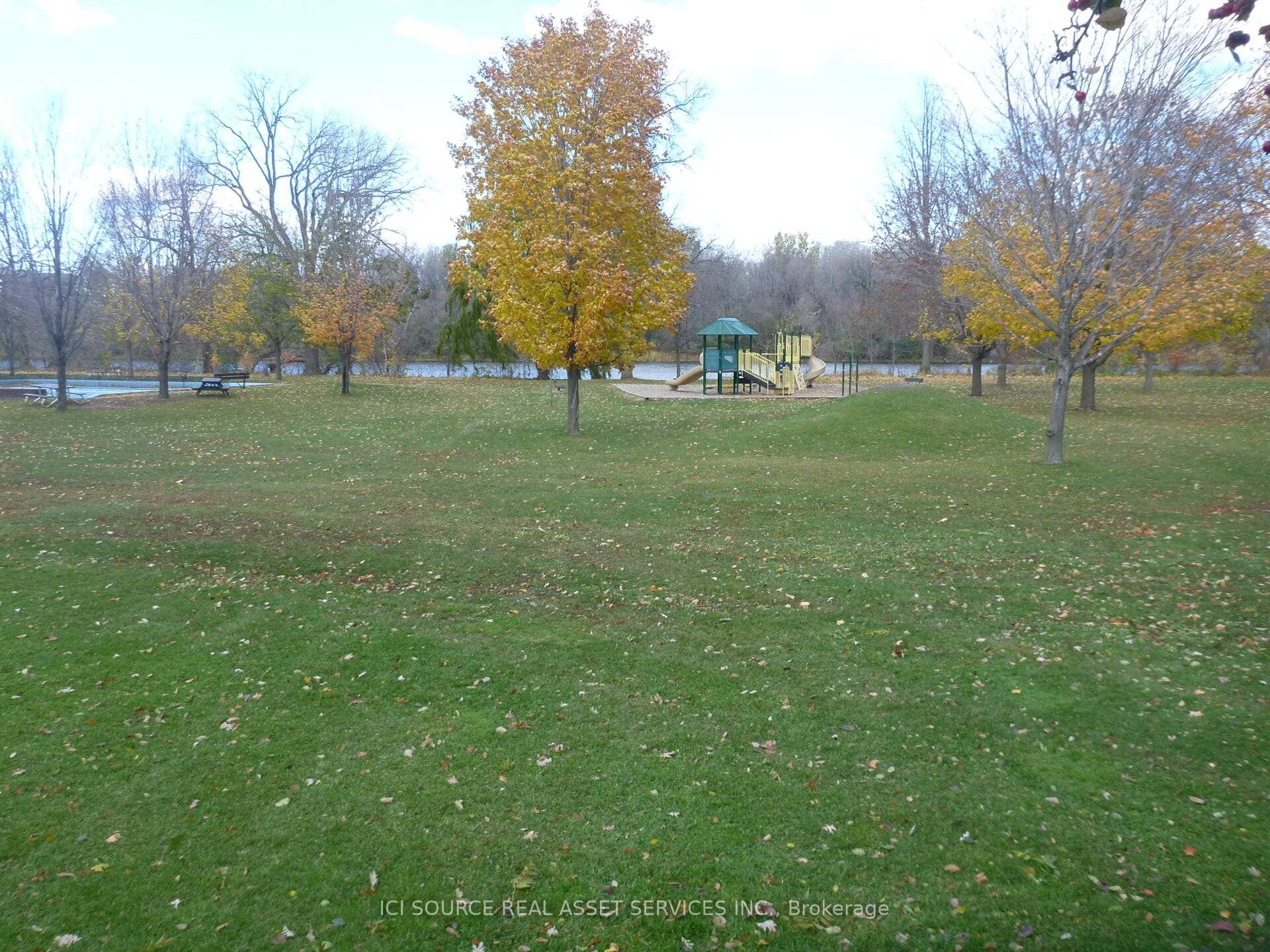 Photo 20 of 40 Marlowe Crescent, Ottawa, Ottawa East — HOMEH