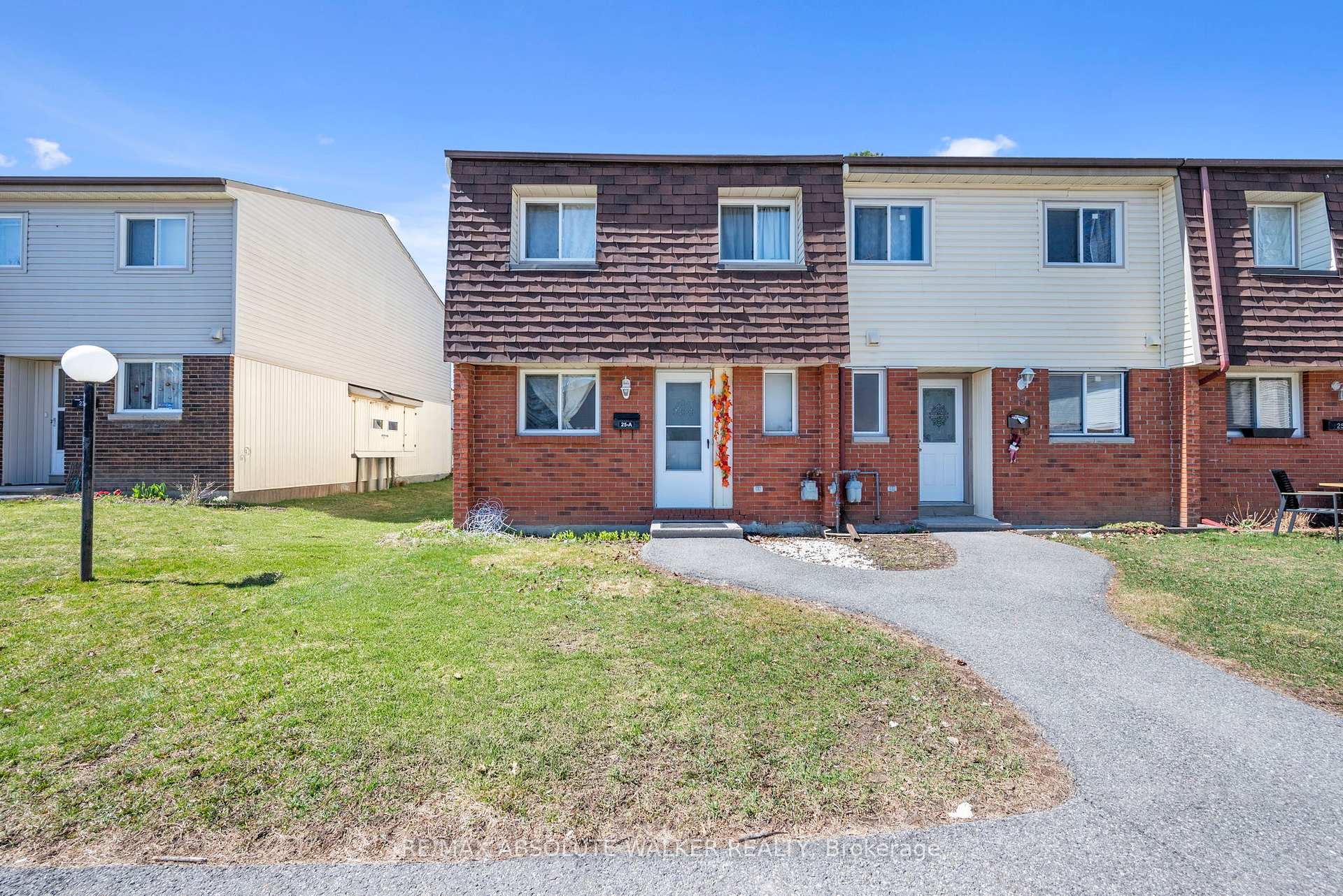 Photo 1 of 25A Sonnet Crescent, Ottawa, Westcliffe Estates — HOMEH