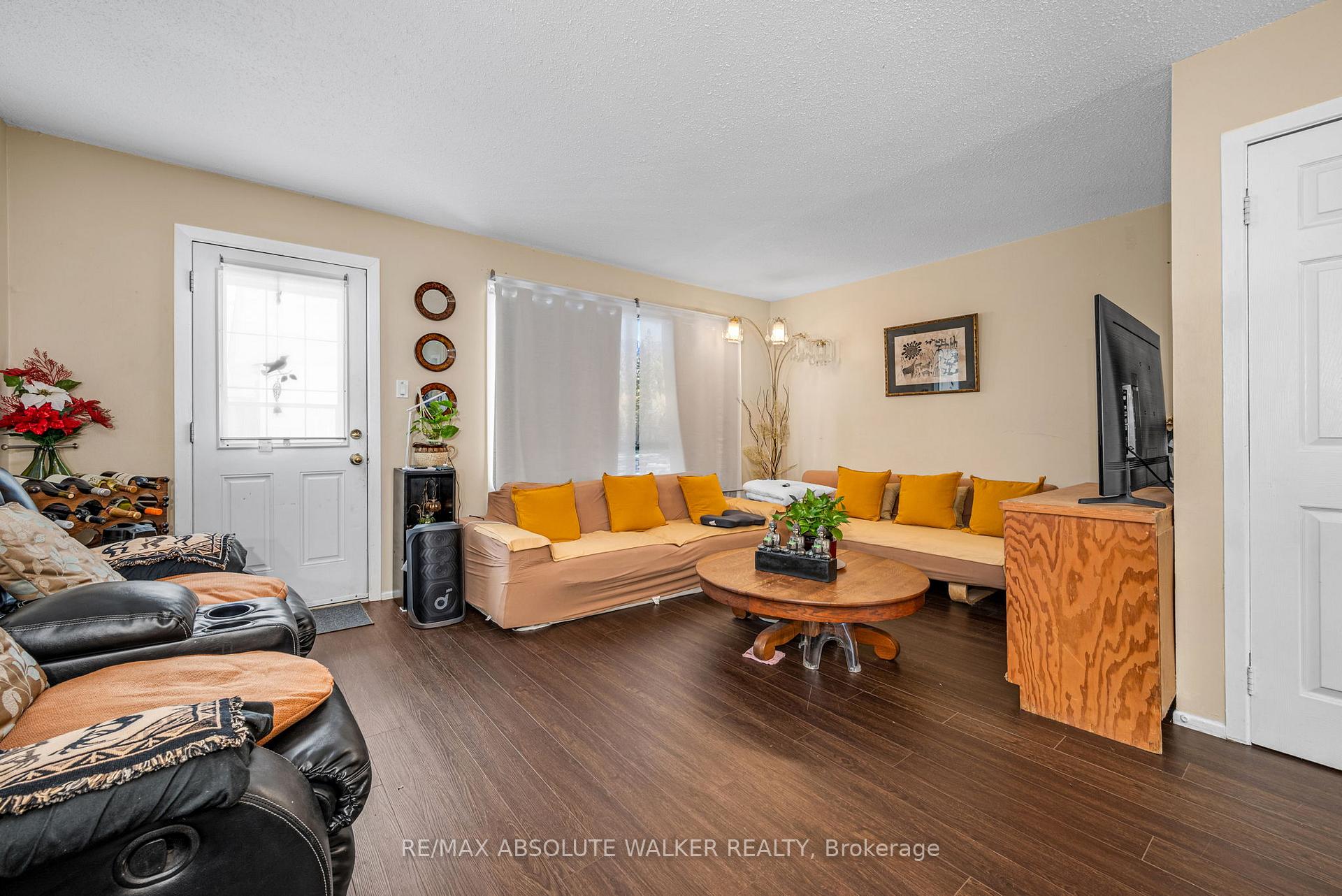 Photo 2 of 25A Sonnet Crescent, Ottawa, Westcliffe Estates — HOMEH
