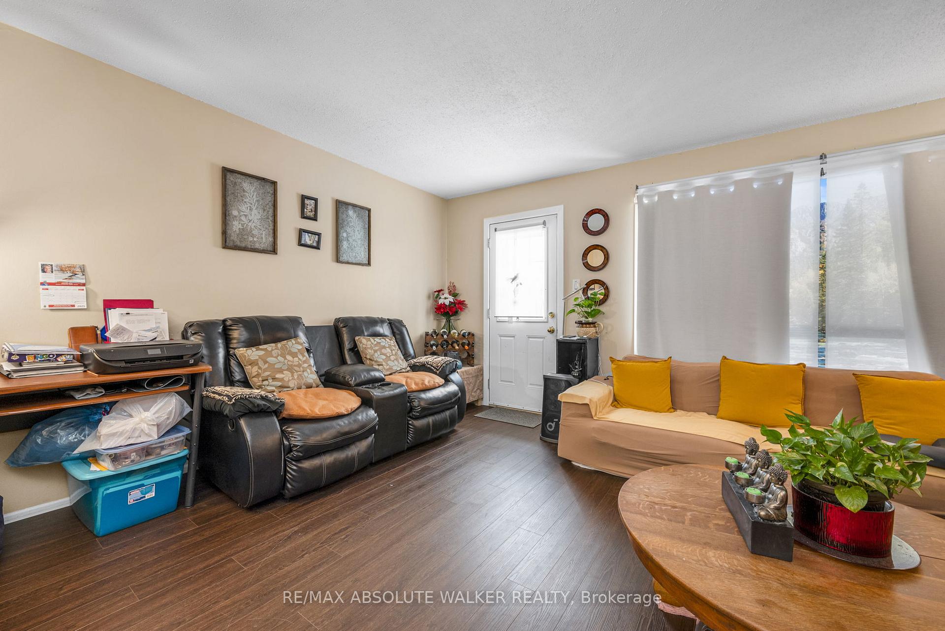 Photo 3 of 25A Sonnet Crescent, Ottawa, Westcliffe Estates — HOMEH