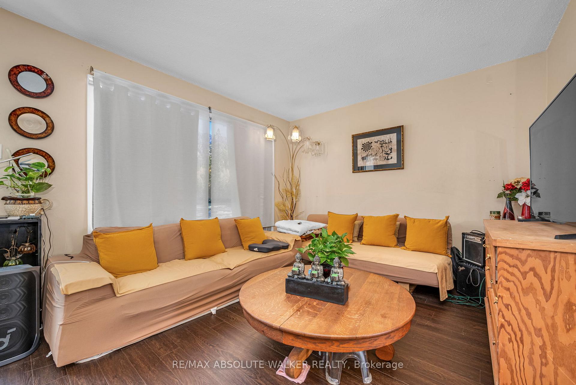 Photo 5 of 25A Sonnet Crescent, Ottawa, Westcliffe Estates — HOMEH