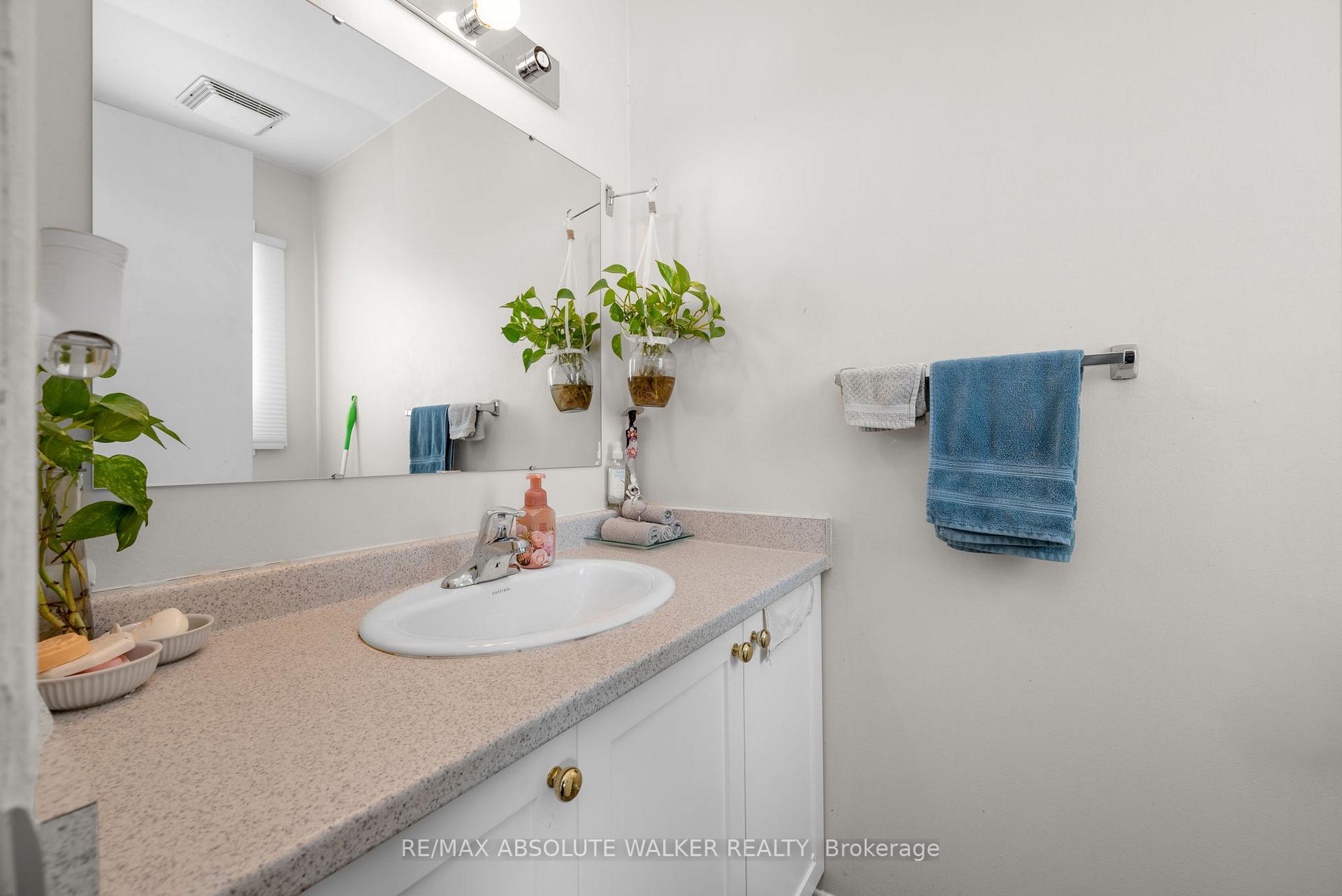 Photo 10 of 25A Sonnet Crescent, Ottawa, Westcliffe Estates — HOMEH