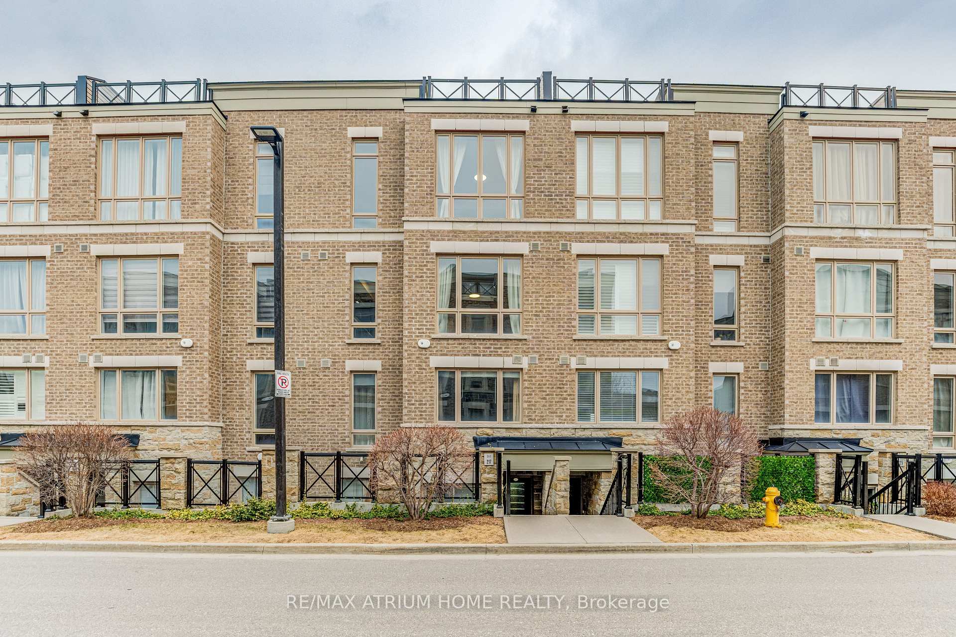 Photo 1 of Unit 220, 10 Dunsheath Way, Markham, Cornell — HOMEH