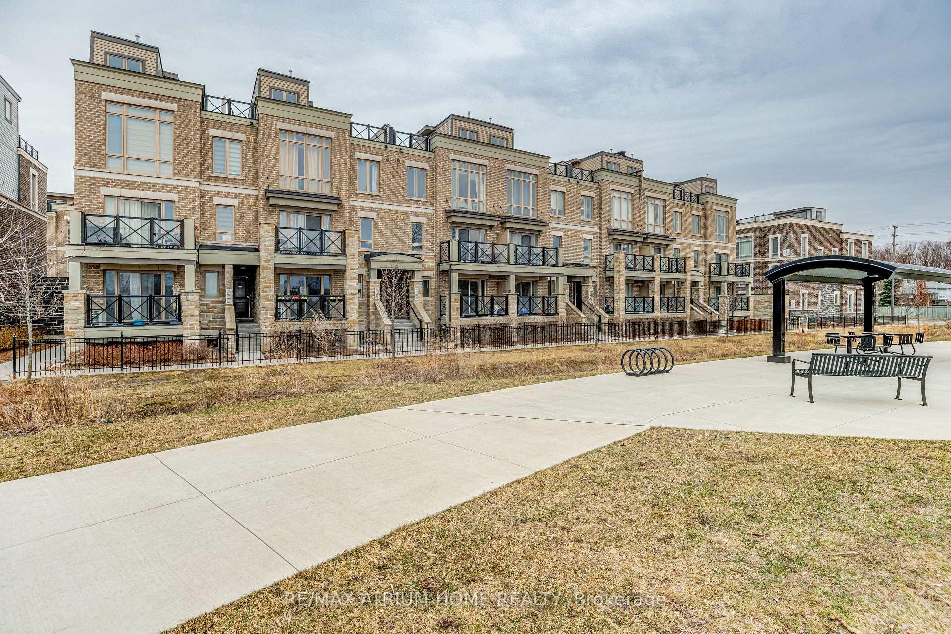 Photo 5 of Unit 220, 10 Dunsheath Way, Markham, Cornell — HOMEH