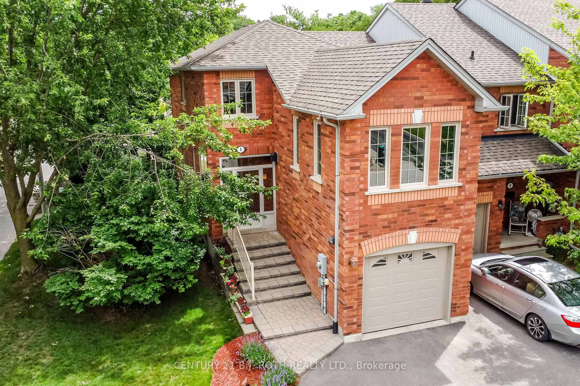 Photo 2 of 1 Kelly Place, Barrie, Allandale — HOMEH
