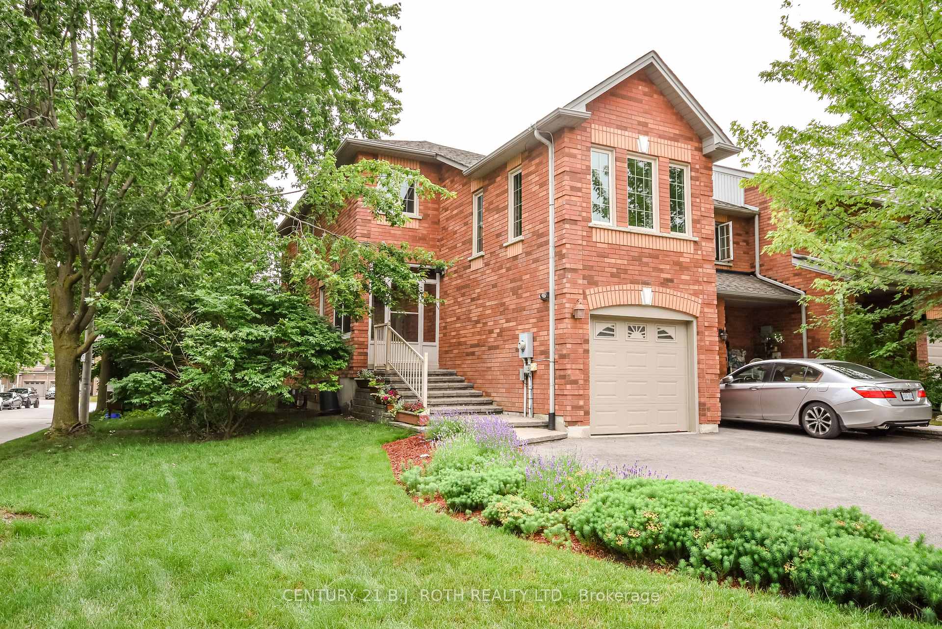 Photo 3 of 1 Kelly Place, Barrie, Allandale — HOMEH