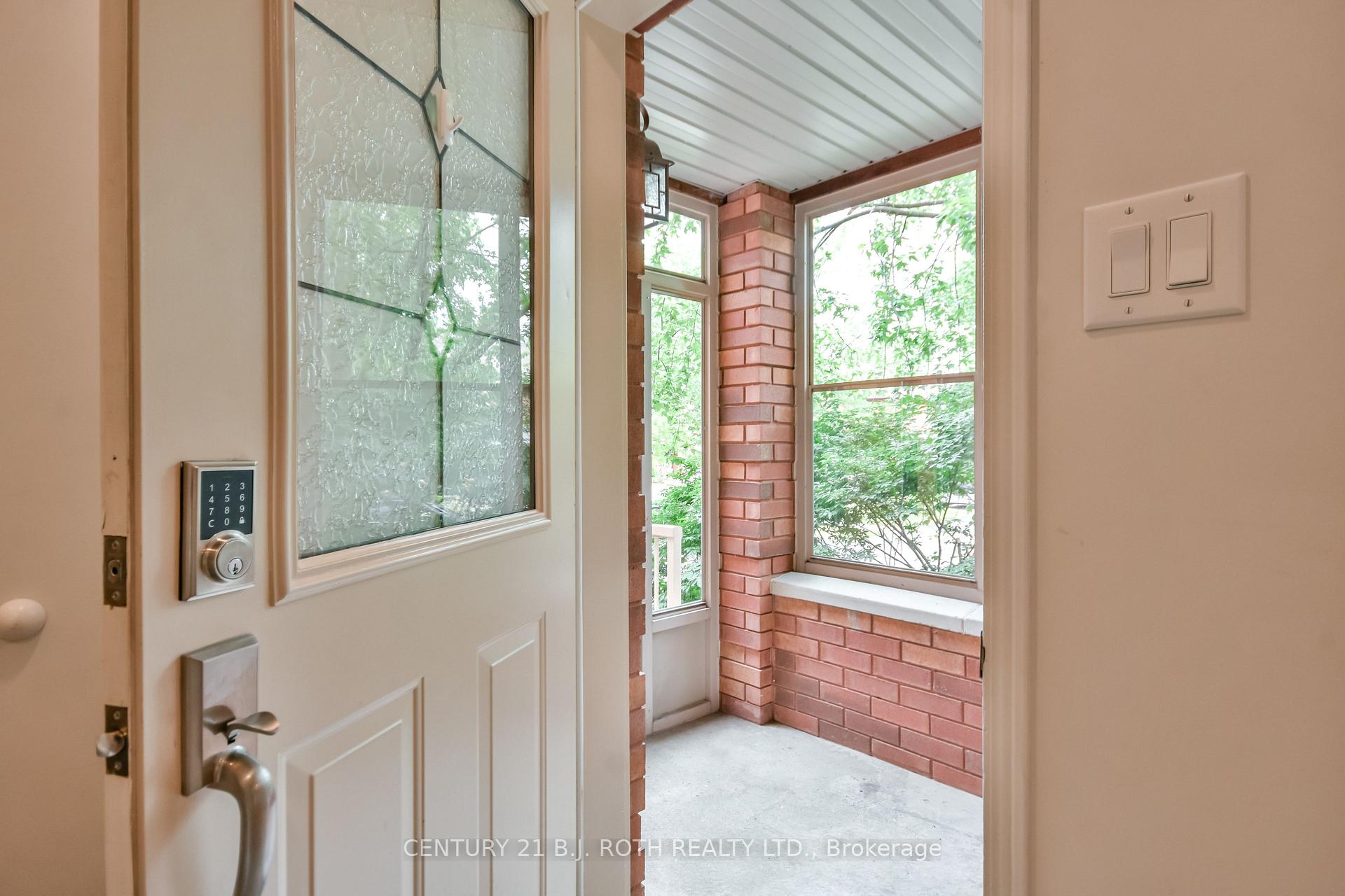 Photo 4 of 1 Kelly Place, Barrie, Allandale — HOMEH
