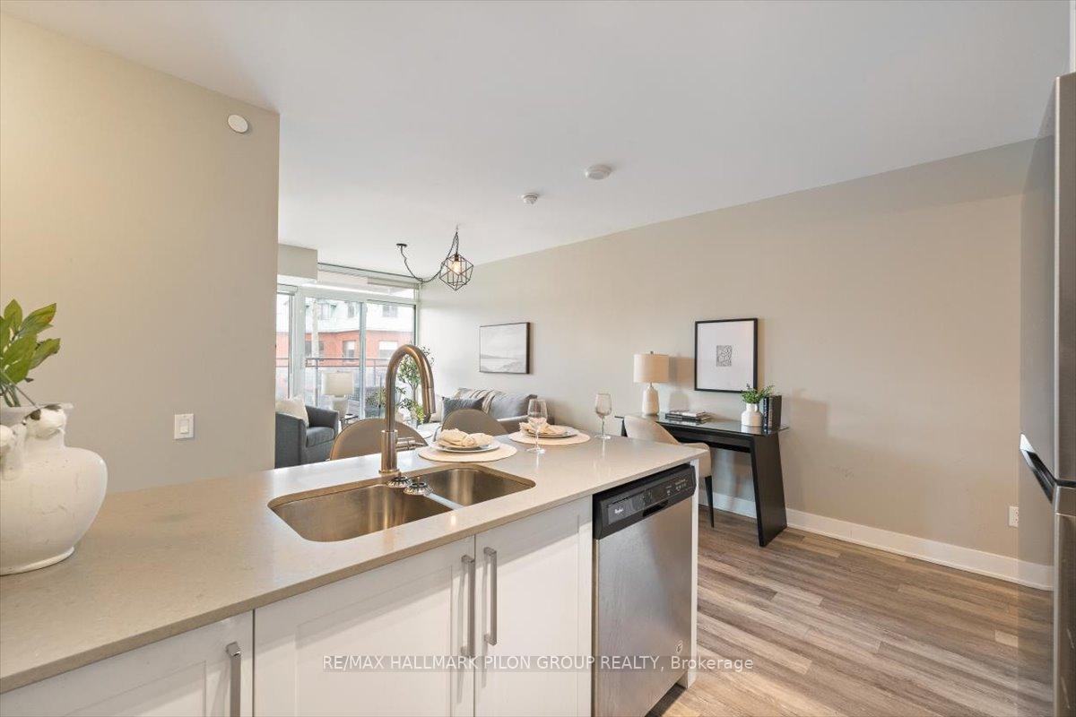 Photo 5 of Unit 204, 411 Mackay Street, Ottawa, Lindenlea — HOMEH