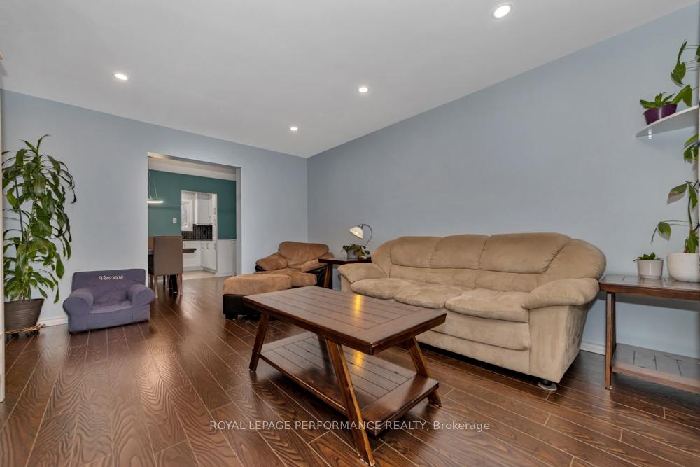 Photo 8 of Unit 4, 2300 Ogilvie Road, Ottawa, Beaconwood — HOMEH