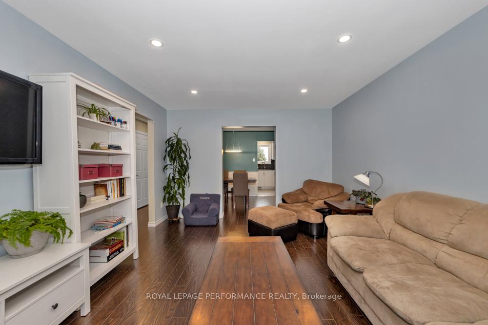 Photo 9 of Unit 4, 2300 Ogilvie Road, Ottawa, Beaconwood — HOMEH