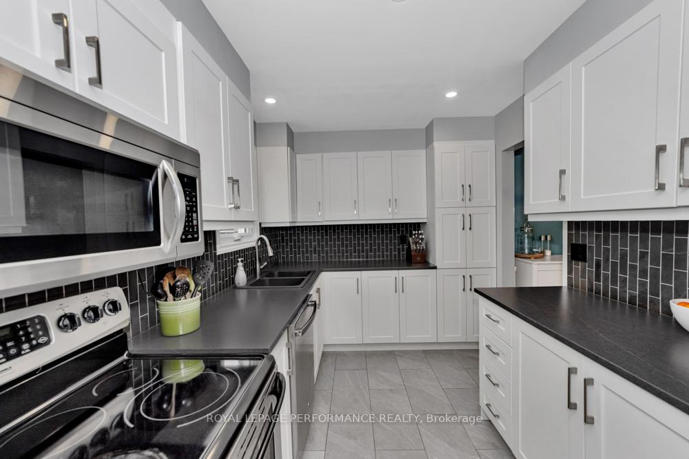 Photo 12 of Unit 4, 2300 Ogilvie Road, Ottawa, Beaconwood — HOMEH
