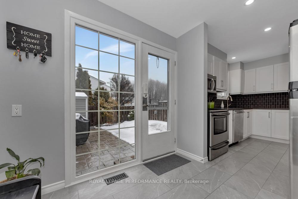Photo 16 of Unit 4, 2300 Ogilvie Road, Ottawa, Beaconwood — HOMEH