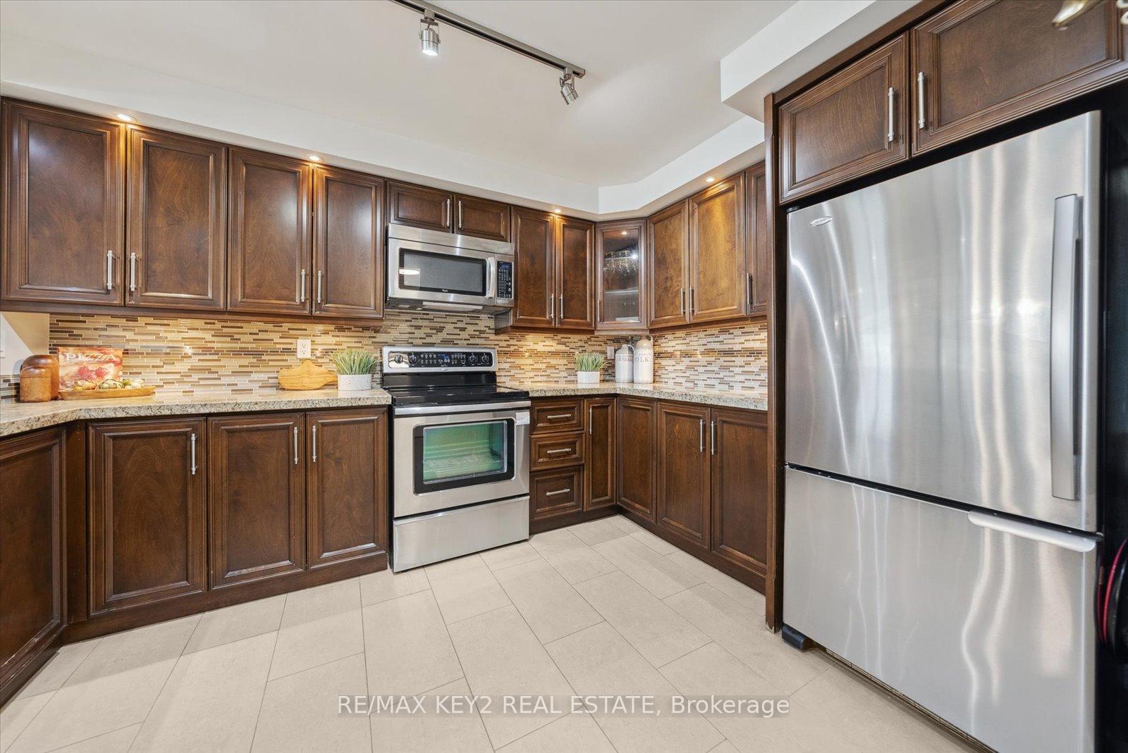 Photo 6 of Unit 305, 7805 Bayview Avenue, Markham, Aileen-Willowbrook — HOMEH