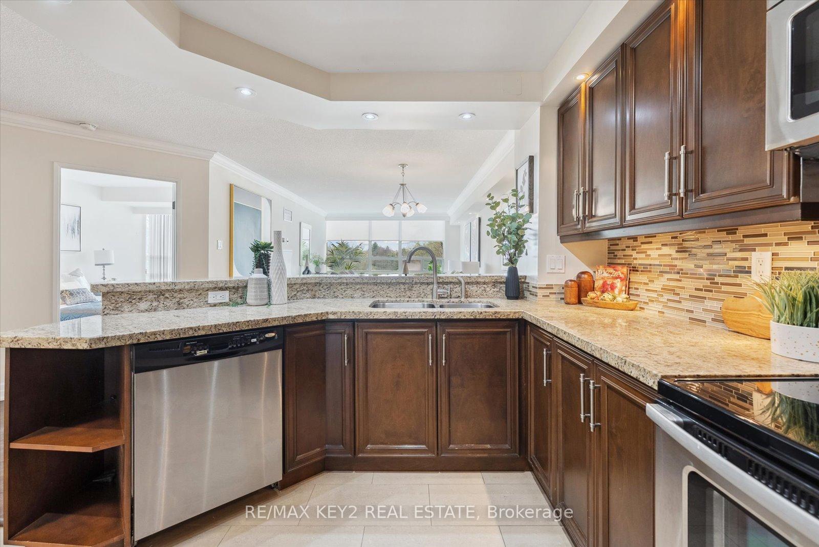 Photo 7 of Unit 305, 7805 Bayview Avenue, Markham, Aileen-Willowbrook — HOMEH