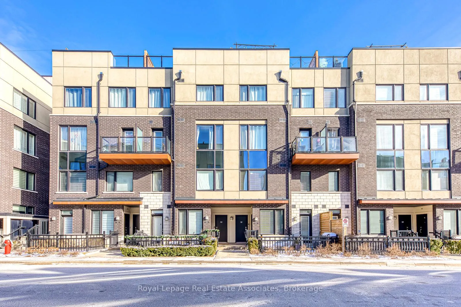 Photo 2 of Unit 310, 1555 Kingston Road, Pickering, Brock Ridge — HOMEH