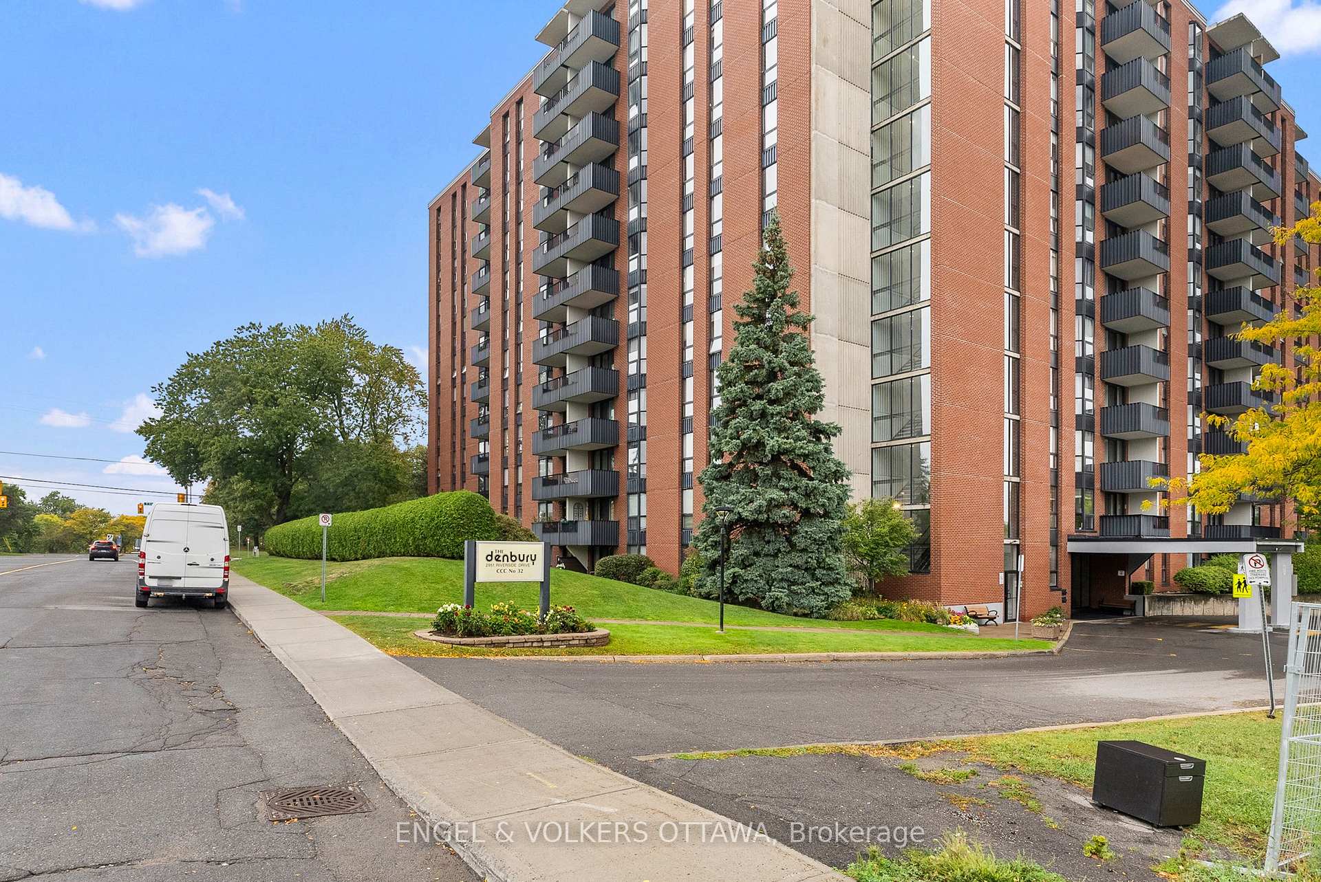 Photo 1 of Unit 1006, 2951 Riverside Drive, Ottawa, Mooneys Bay/Riverside Park — HOMEH
