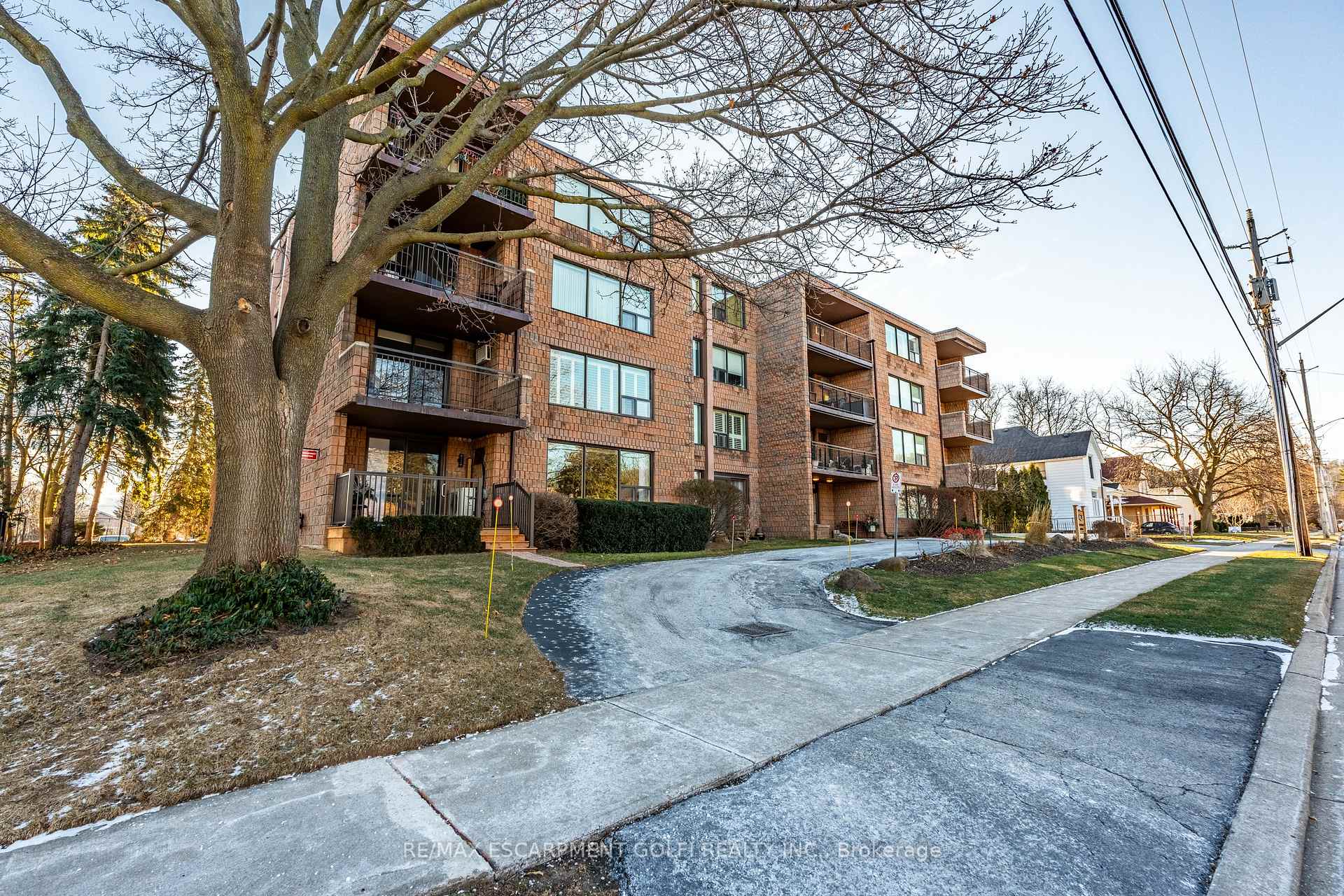 Front of Unit 303, 28 Robinson Street N