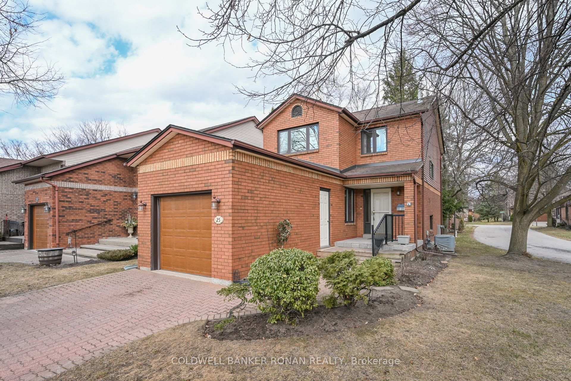 Photo 2 of Unit 16, 25 Parkette Drive, New Tecumseth, Alliston — HOMEH