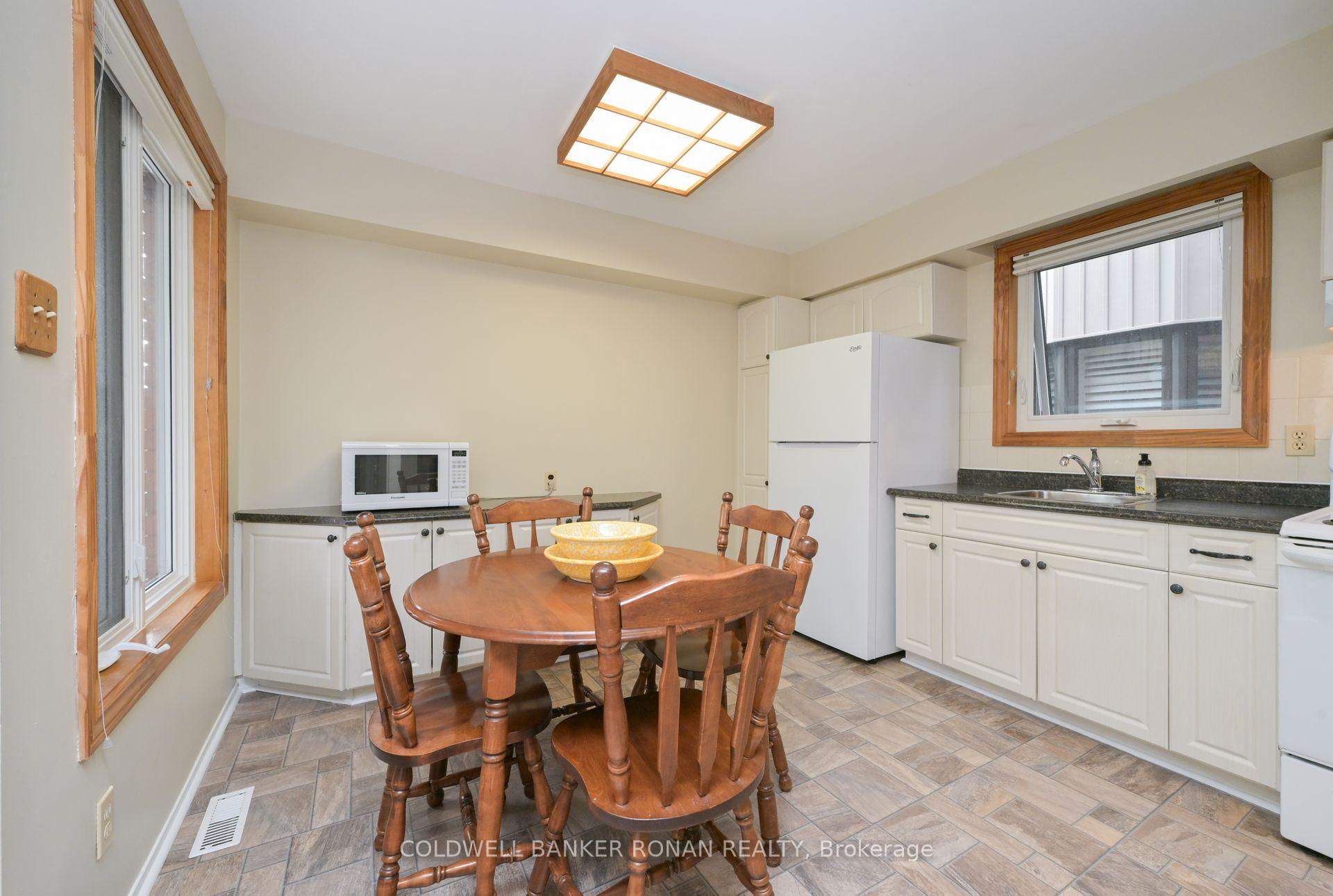Photo 7 of Unit 16, 25 Parkette Drive, New Tecumseth, Alliston — HOMEH