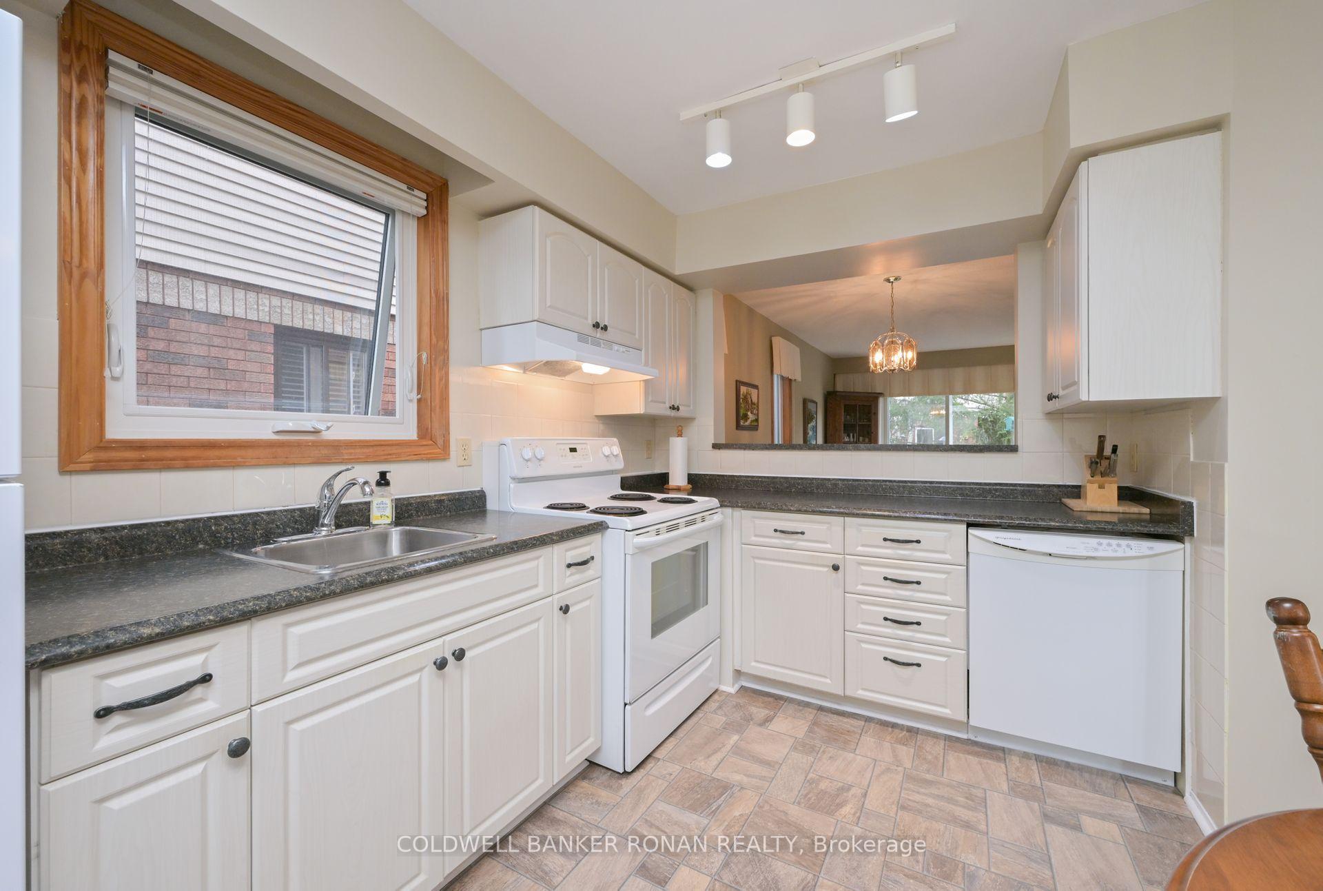Photo 8 of Unit 16, 25 Parkette Drive, New Tecumseth, Alliston — HOMEH