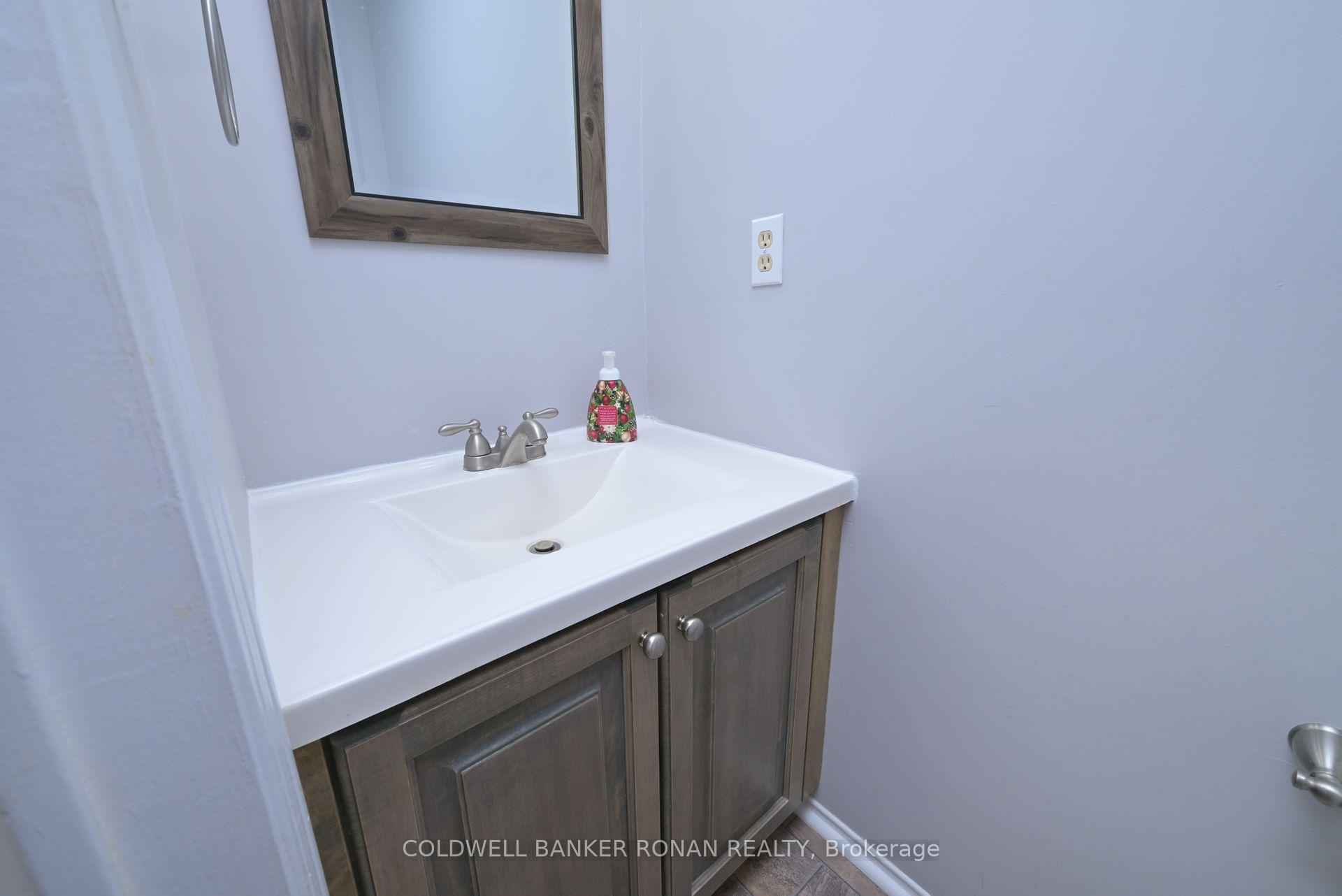 Photo 16 of Unit 16, 25 Parkette Drive, New Tecumseth, Alliston — HOMEH