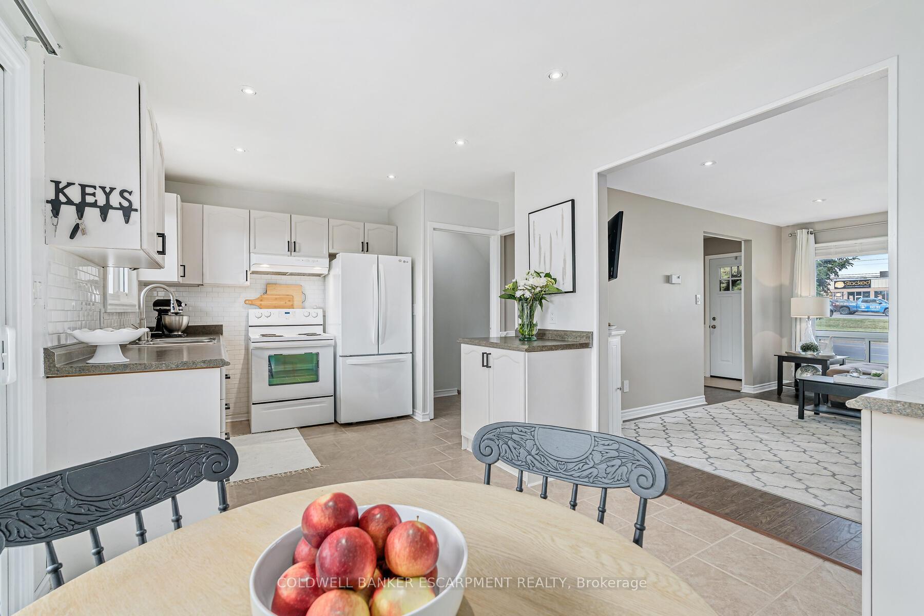 Photo 5 of Unit 27, 20 Mountainview Road S, Halton Hills, Georgetown — HOMEH