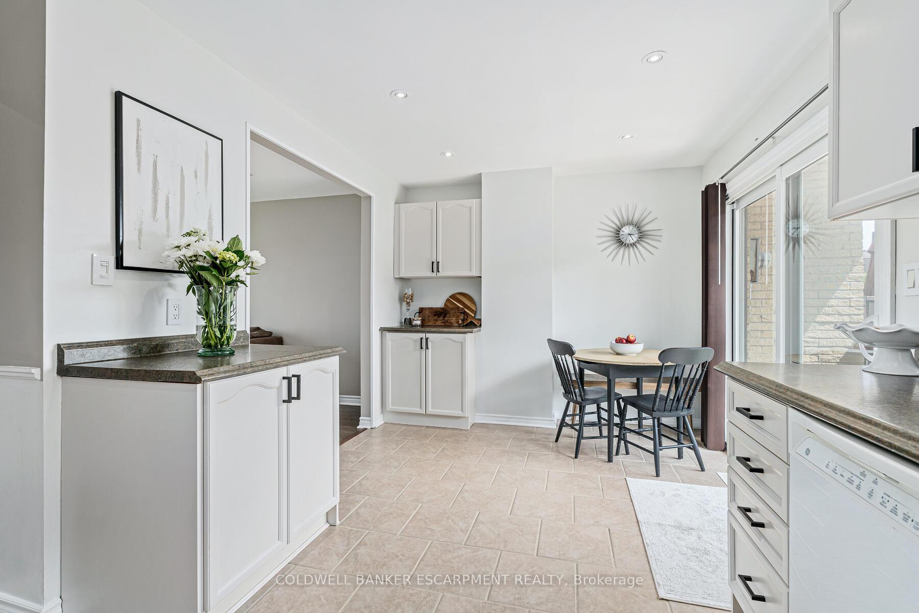 Photo 30 of Unit 27, 20 Mountainview Road S, Halton Hills, Georgetown — HOMEH