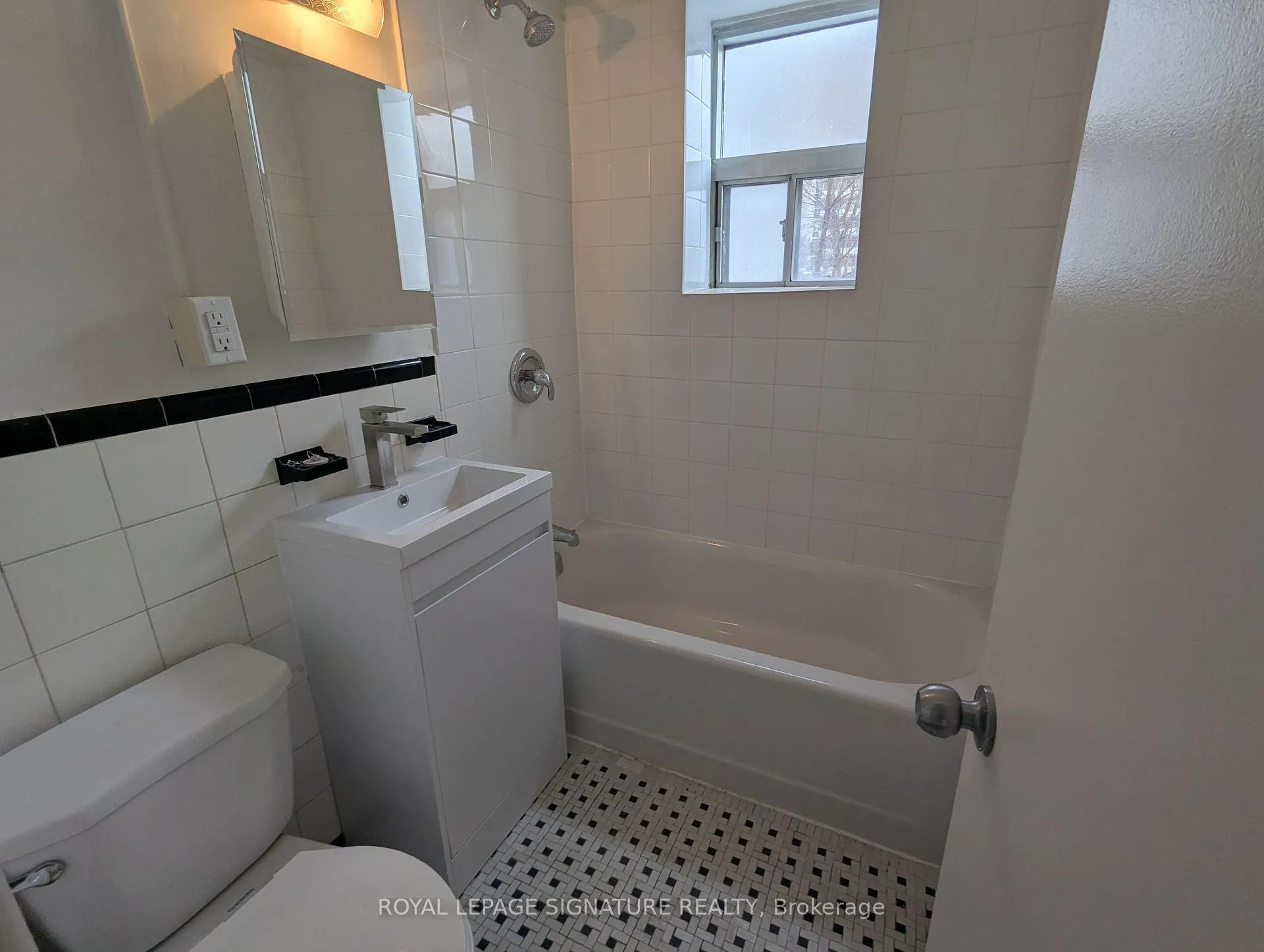 Photo 2 of Unit 19, 44 Balliol Street, Toronto, Mount Pleasant West — HOMEH