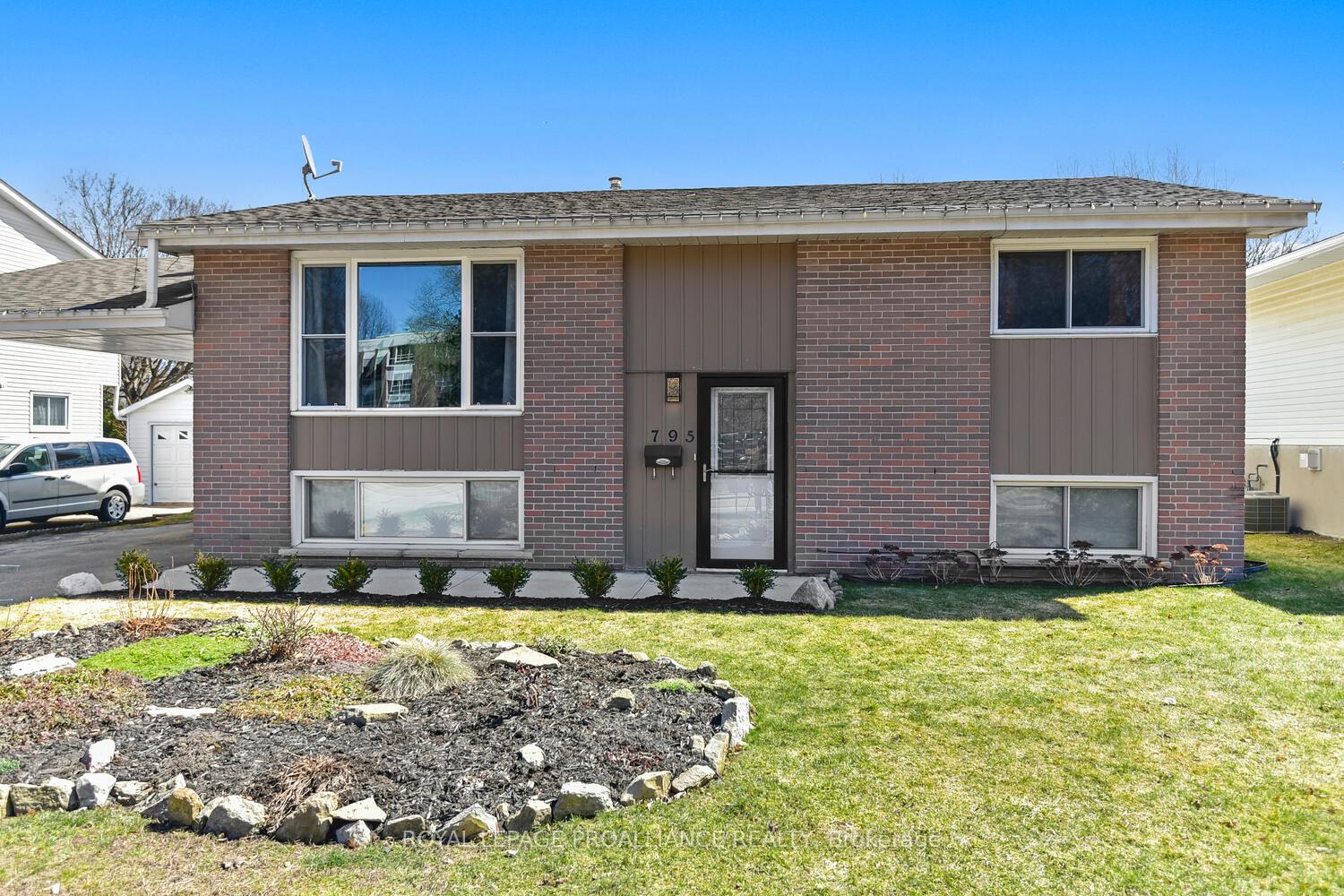 Front of 795 Laurier Boulevard