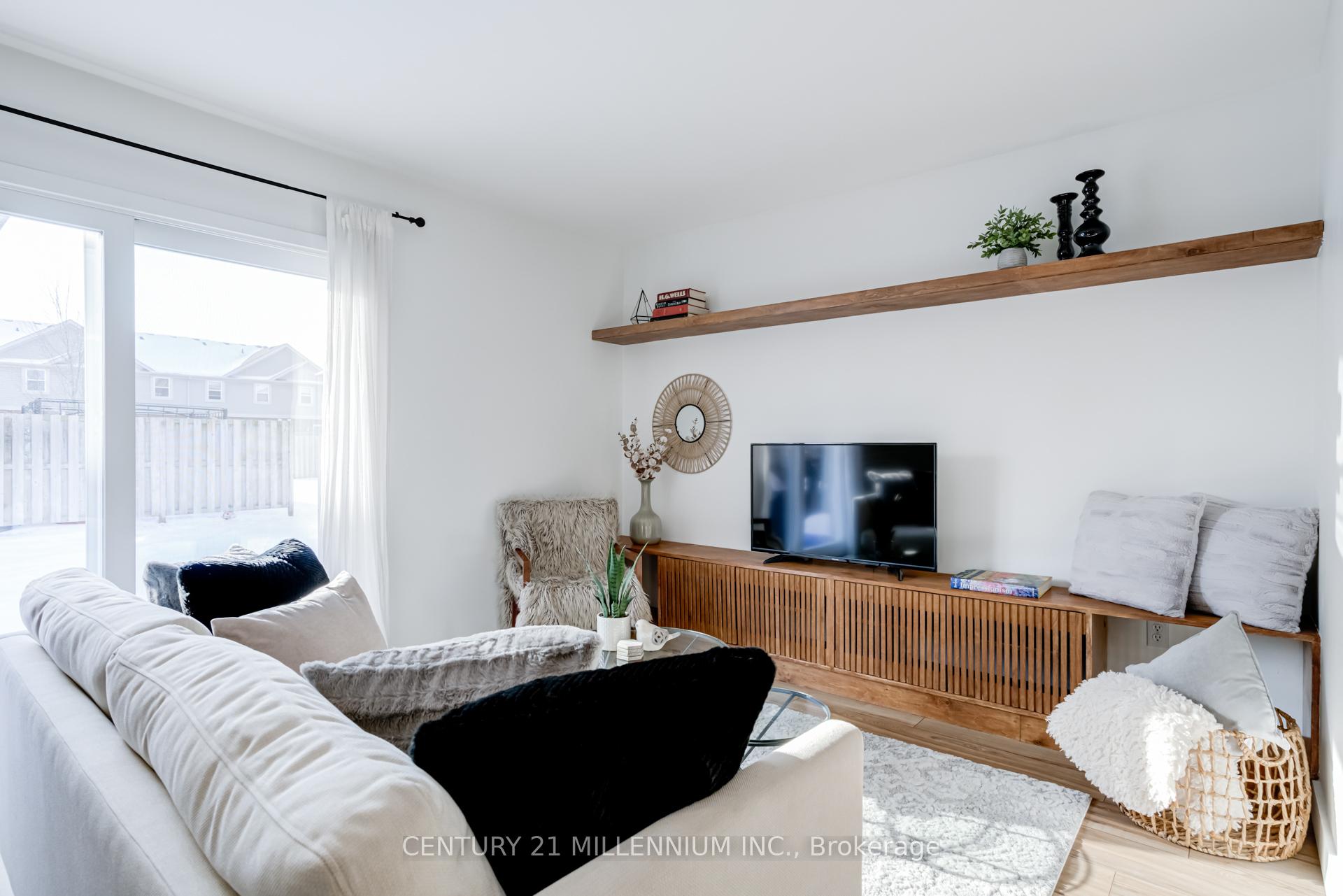 Photo 13 of Unit 32, 124 Gosling Gardens, Guelph, Clairfields/Hanlon Business Park — HOMEH