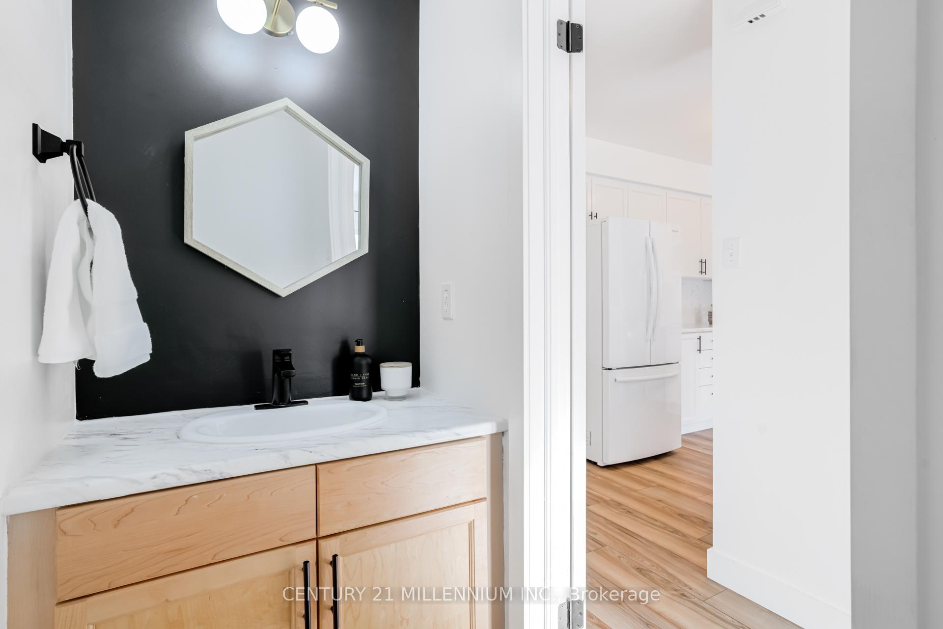 Photo 16 of Unit 32, 124 Gosling Gardens, Guelph, Clairfields/Hanlon Business Park — HOMEH