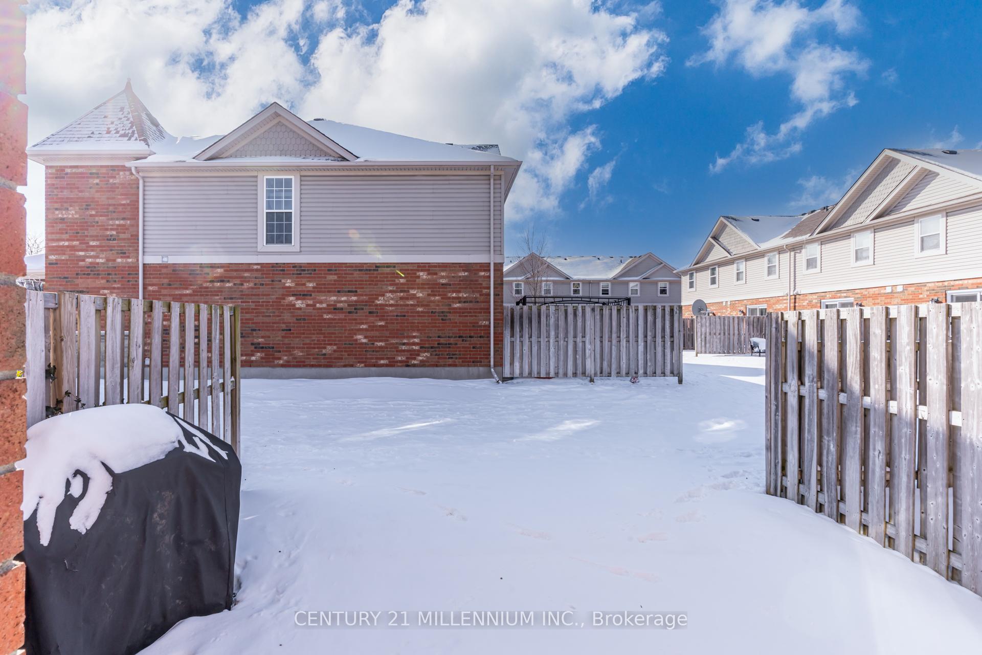 Photo 32 of Unit 32, 124 Gosling Gardens, Guelph, Clairfields/Hanlon Business Park — HOMEH