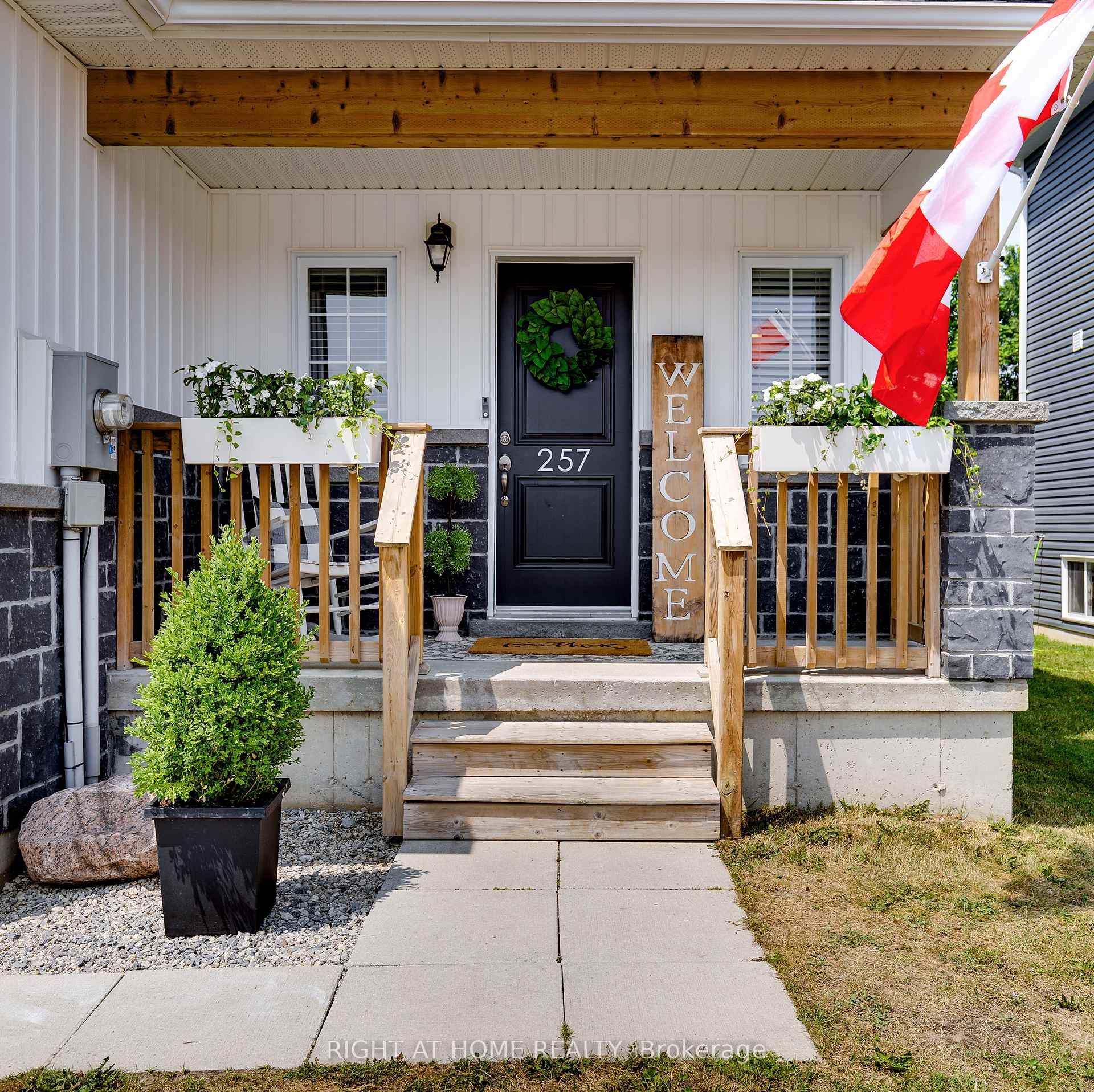 Photo 2 of 257 Quebec Street, Clearview, Stayner — HOMEH