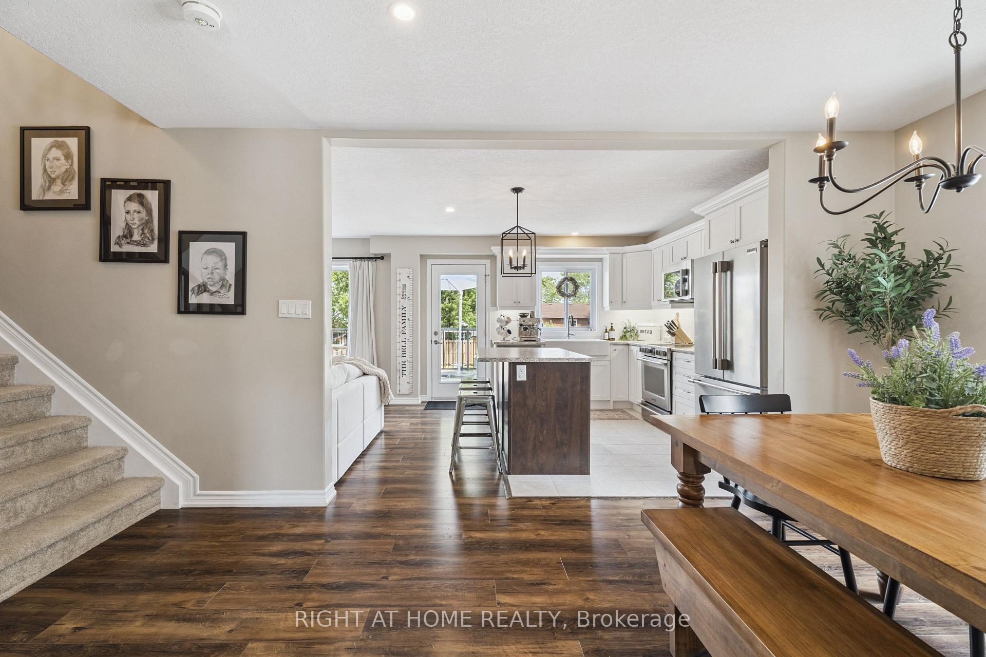 Photo 3 of 257 Quebec Street, Clearview, Stayner — HOMEH