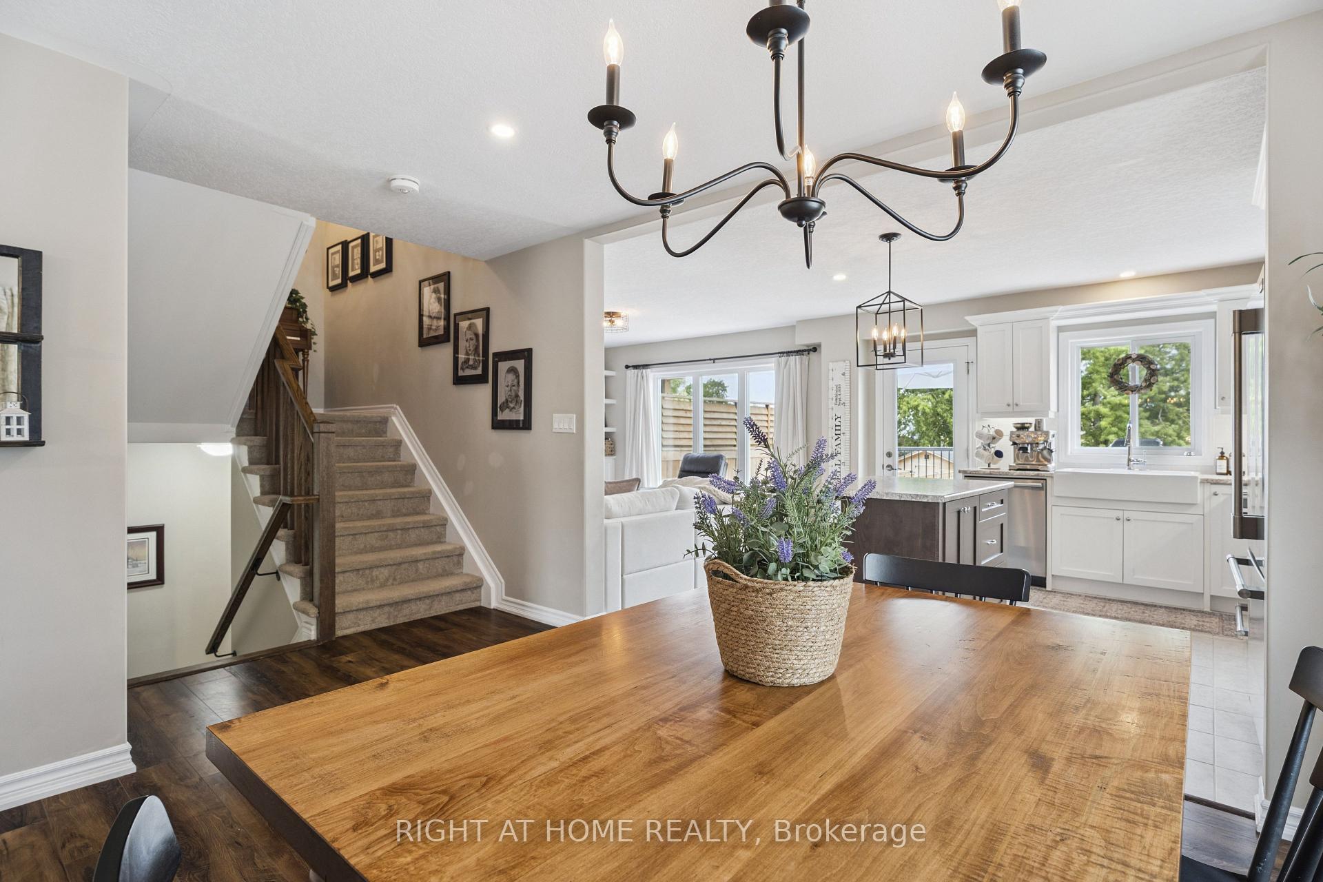 Photo 8 of 257 Quebec Street, Clearview, Stayner — HOMEH