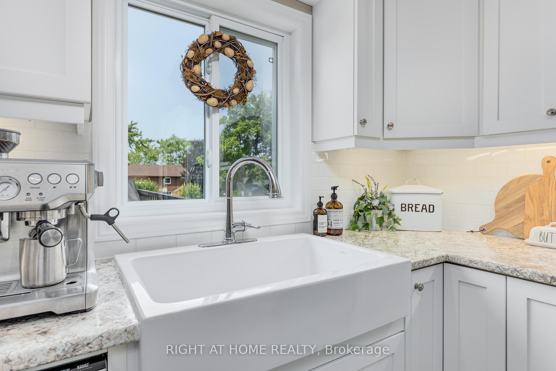 Photo 10 of 257 Quebec Street, Clearview, Stayner — HOMEH