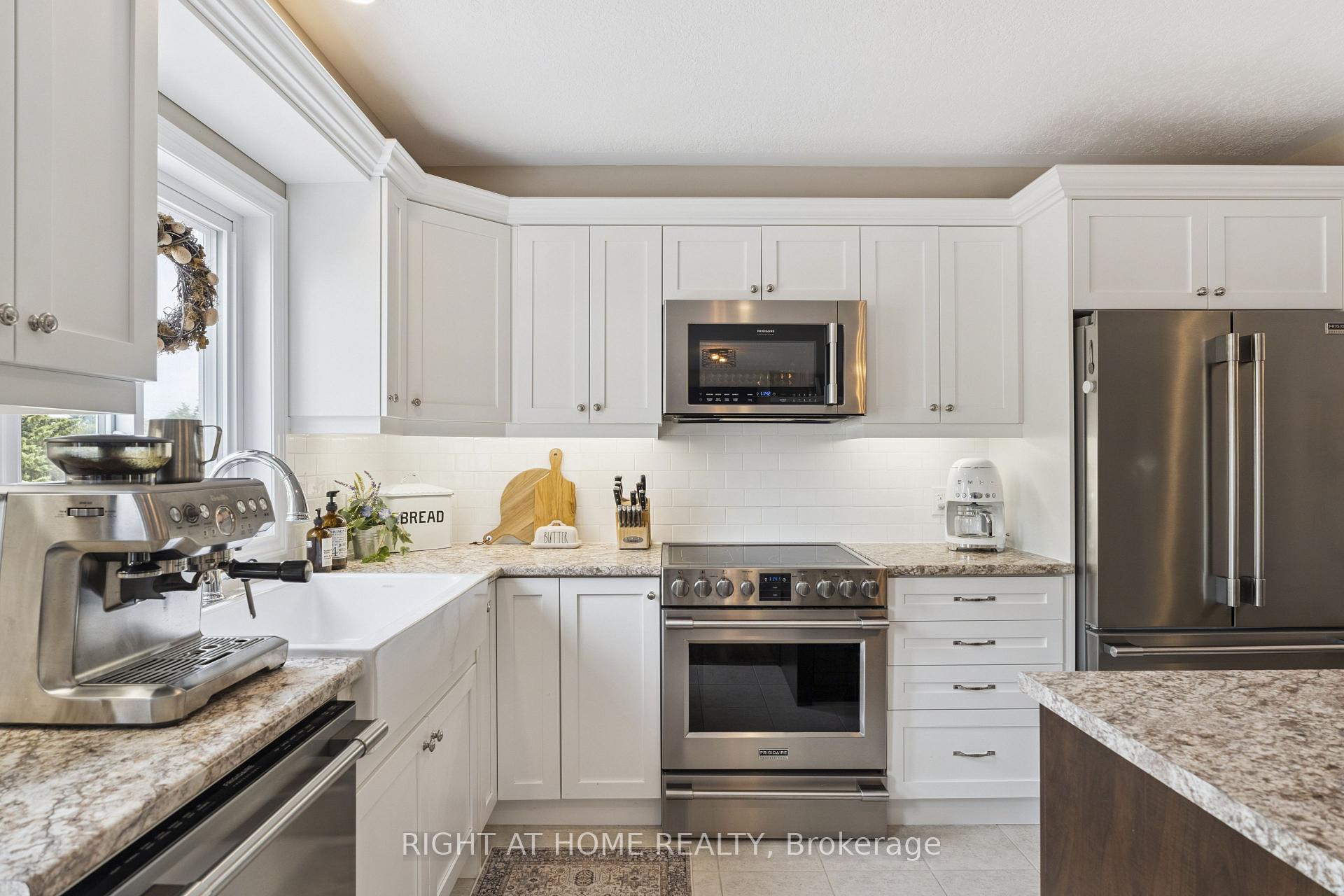 Photo 12 of 257 Quebec Street, Clearview, Stayner — HOMEH