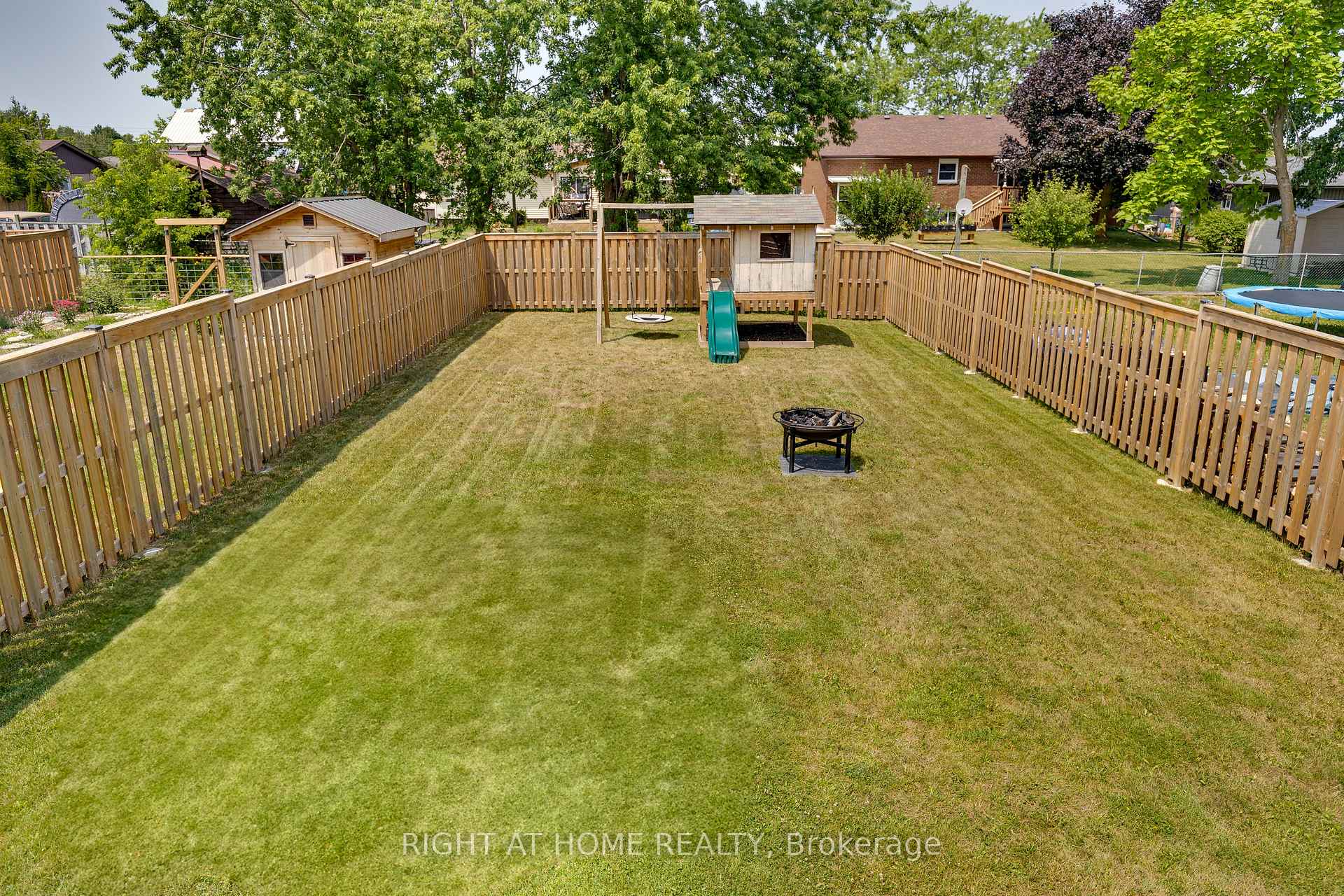 Photo 15 of 257 Quebec Street, Clearview, Stayner — HOMEH