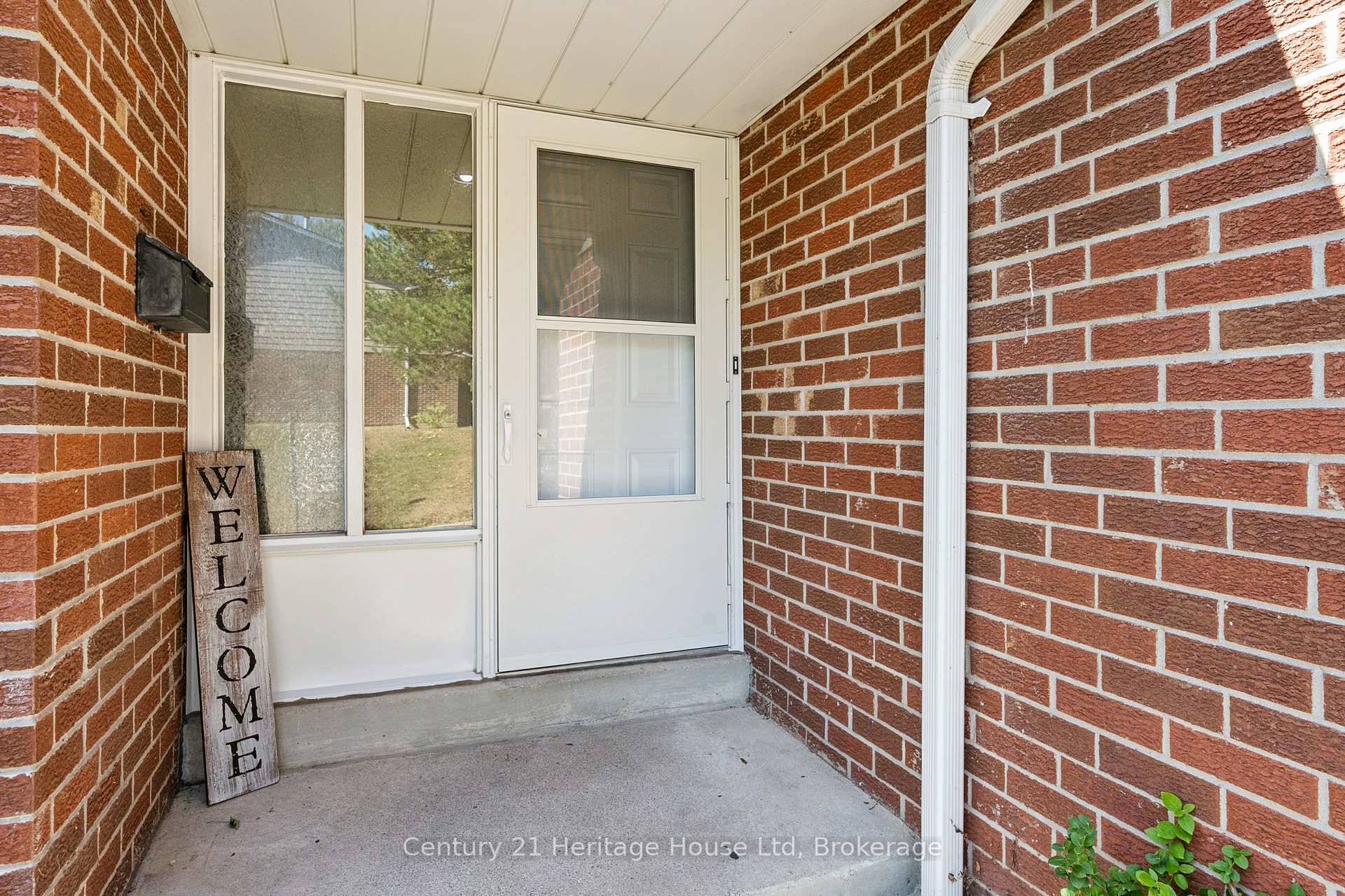 Photo 3 of Unit 9, 16 Hadati Road, Guelph, Grange Road — HOMEH