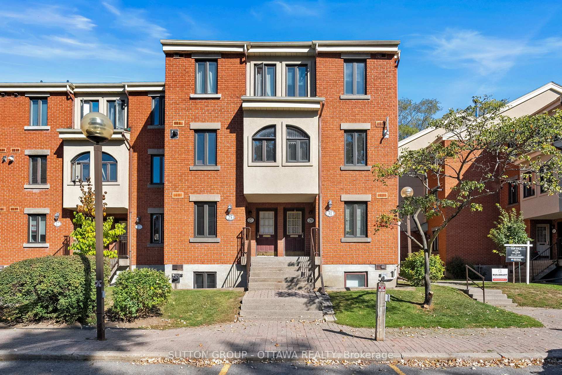 Photo 2 of 25 Crispin Private, Ottawa, Manor Park — HOMEH