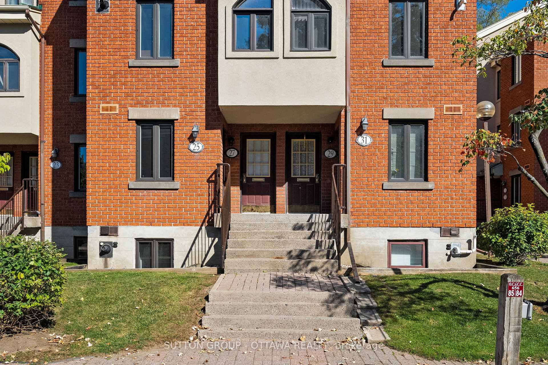 Photo 3 of 25 Crispin Private, Ottawa, Manor Park — HOMEH