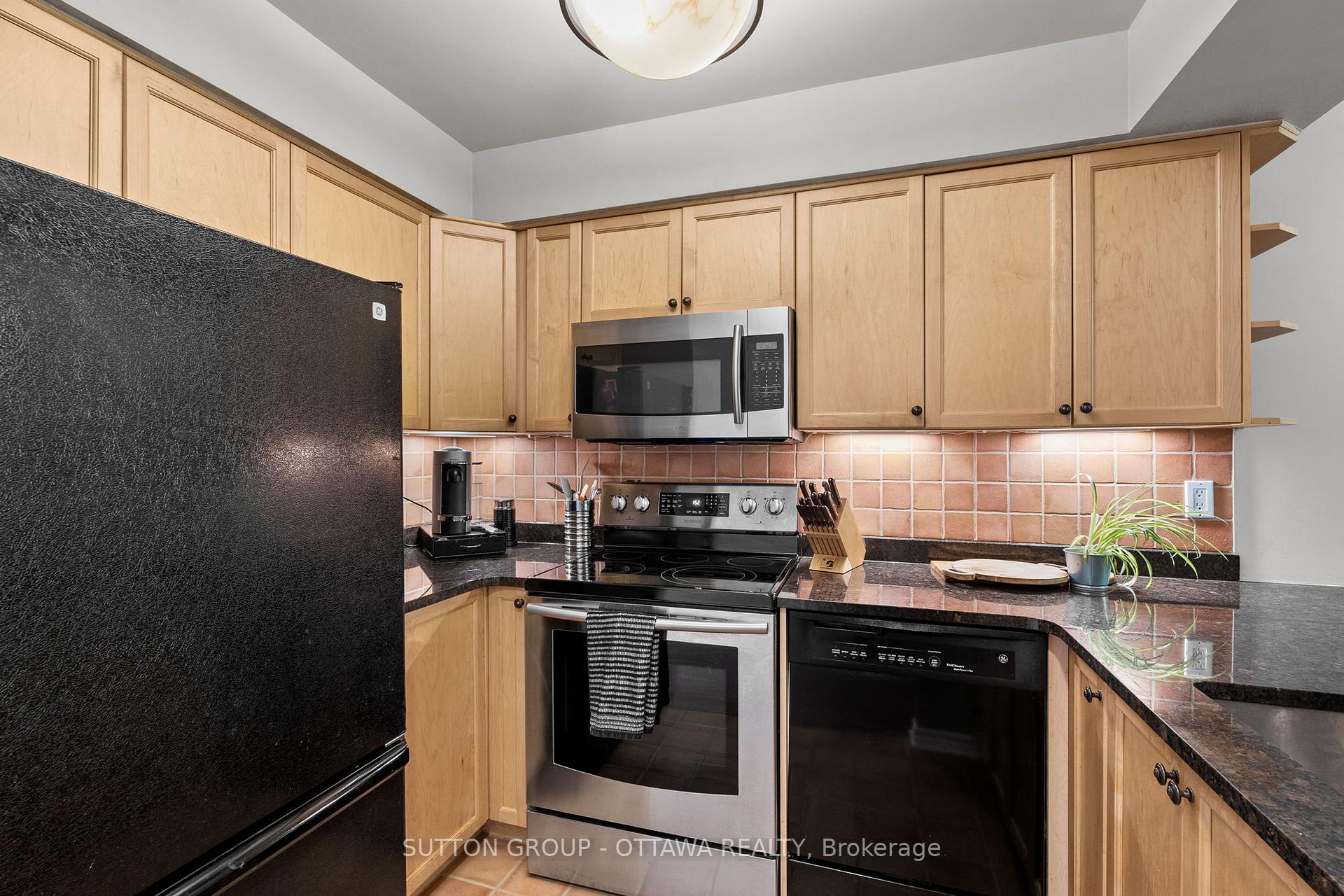 Photo 10 of 25 Crispin Private, Ottawa, Manor Park — HOMEH