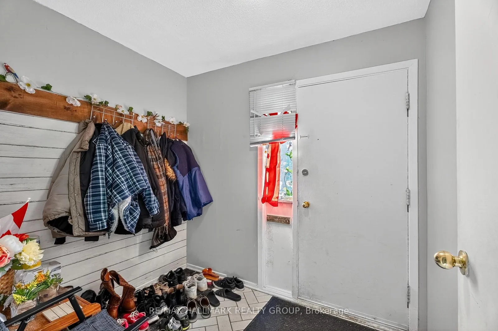 Photo 4 of 1773 Meadowbrook Road, Ottawa, Pineview — HOMEH
