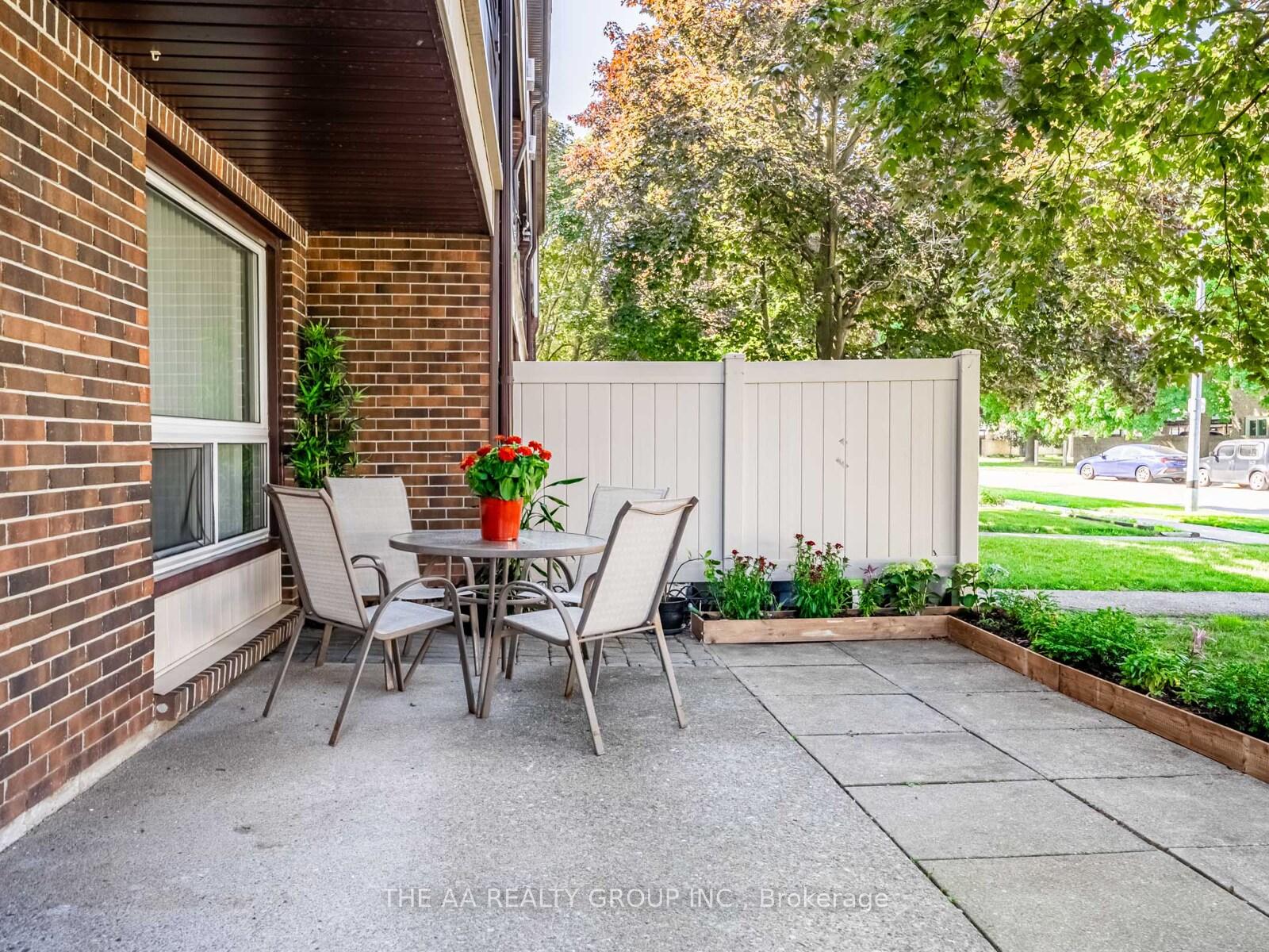 Photo 3 of Unit 9, 86 Burns Drive, Guelph, Riverside Park — HOMEH