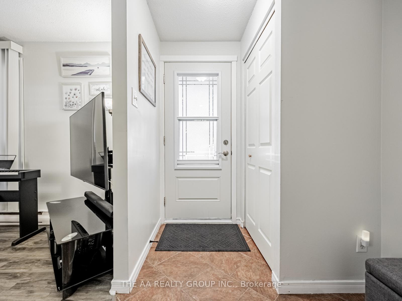 Photo 6 of Unit 9, 86 Burns Drive, Guelph, Riverside Park — HOMEH