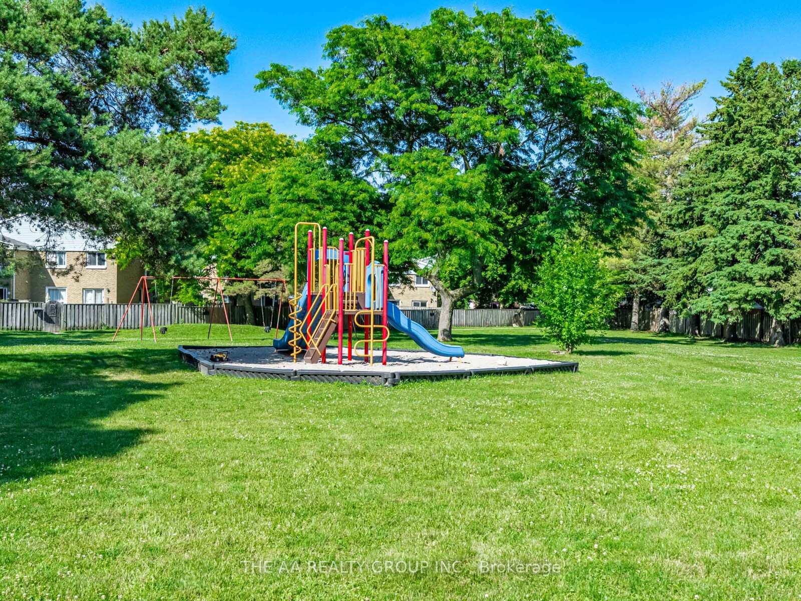 Photo 26 of Unit 9, 86 Burns Drive, Guelph, Riverside Park — HOMEH
