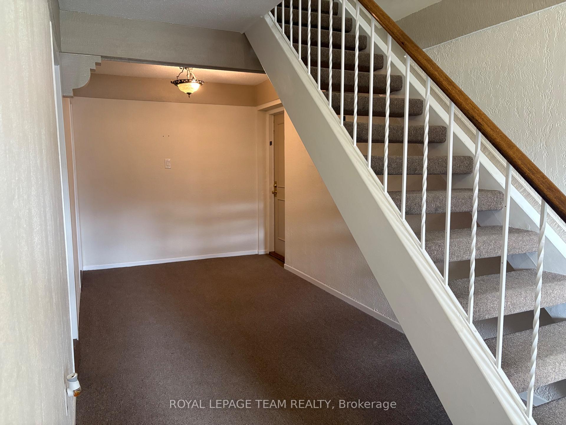 Photo 3 of Unit B, 7 Harness Lane, Ottawa, Kanata - Bridlewood — HOMEH
